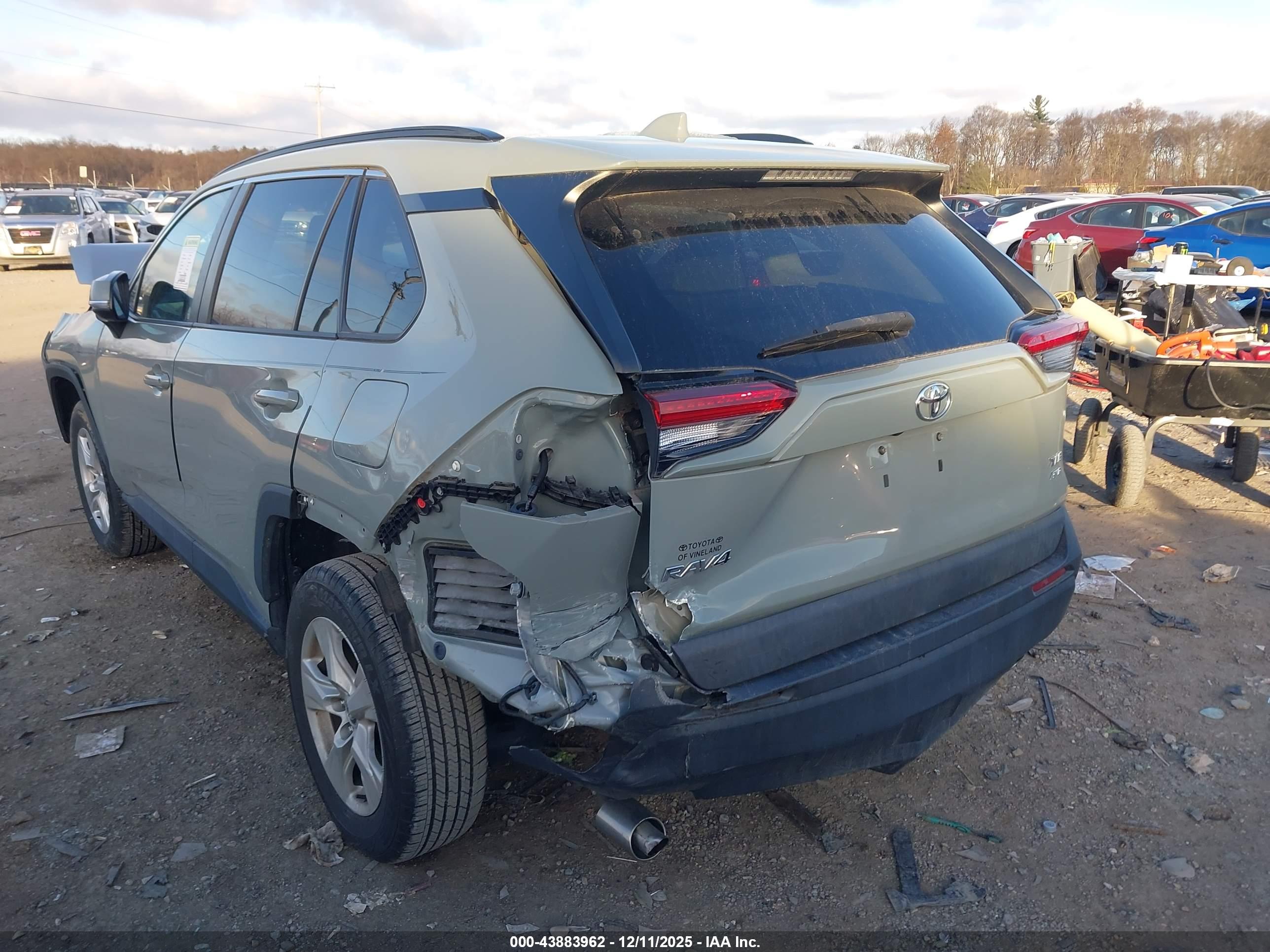 TOYOTA RAV4 image 3