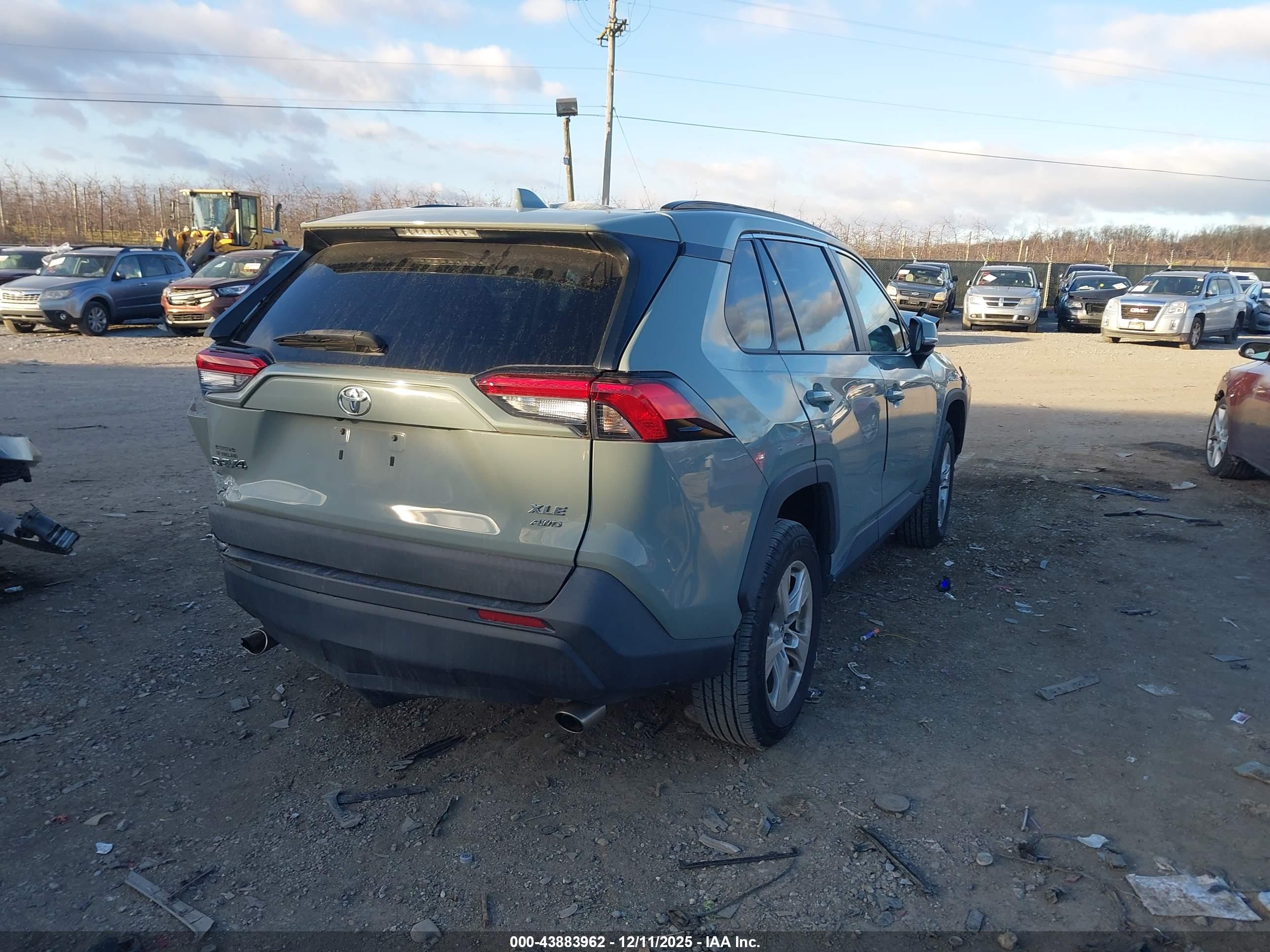 TOYOTA RAV4 image 4