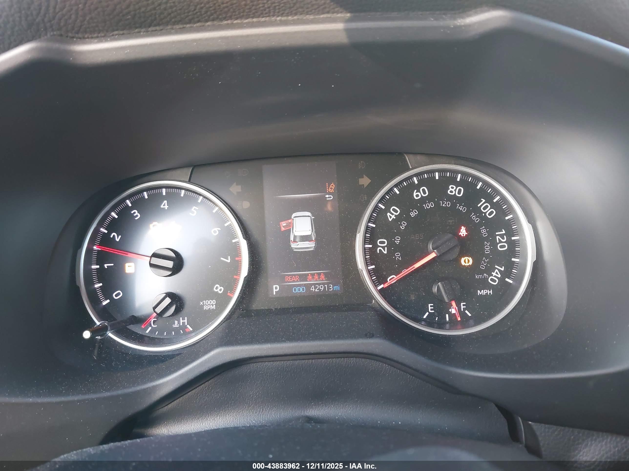 TOYOTA RAV4 image 7