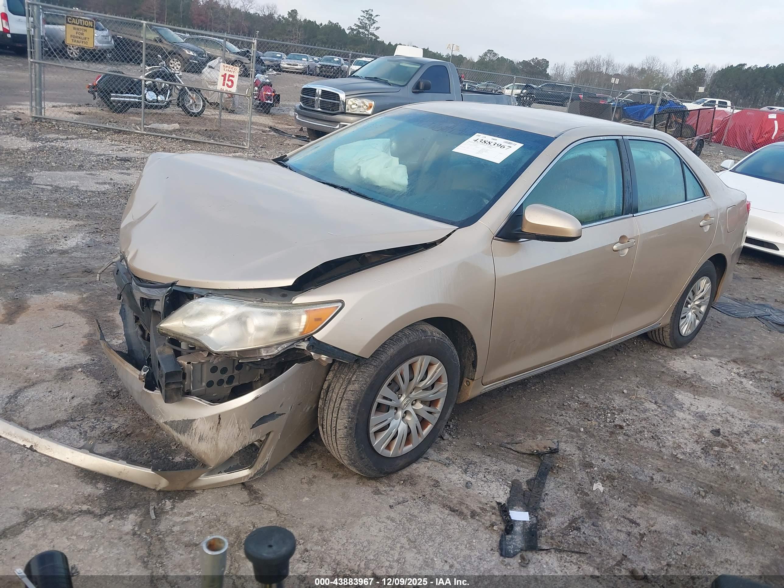 TOYOTA CAMRY image 2