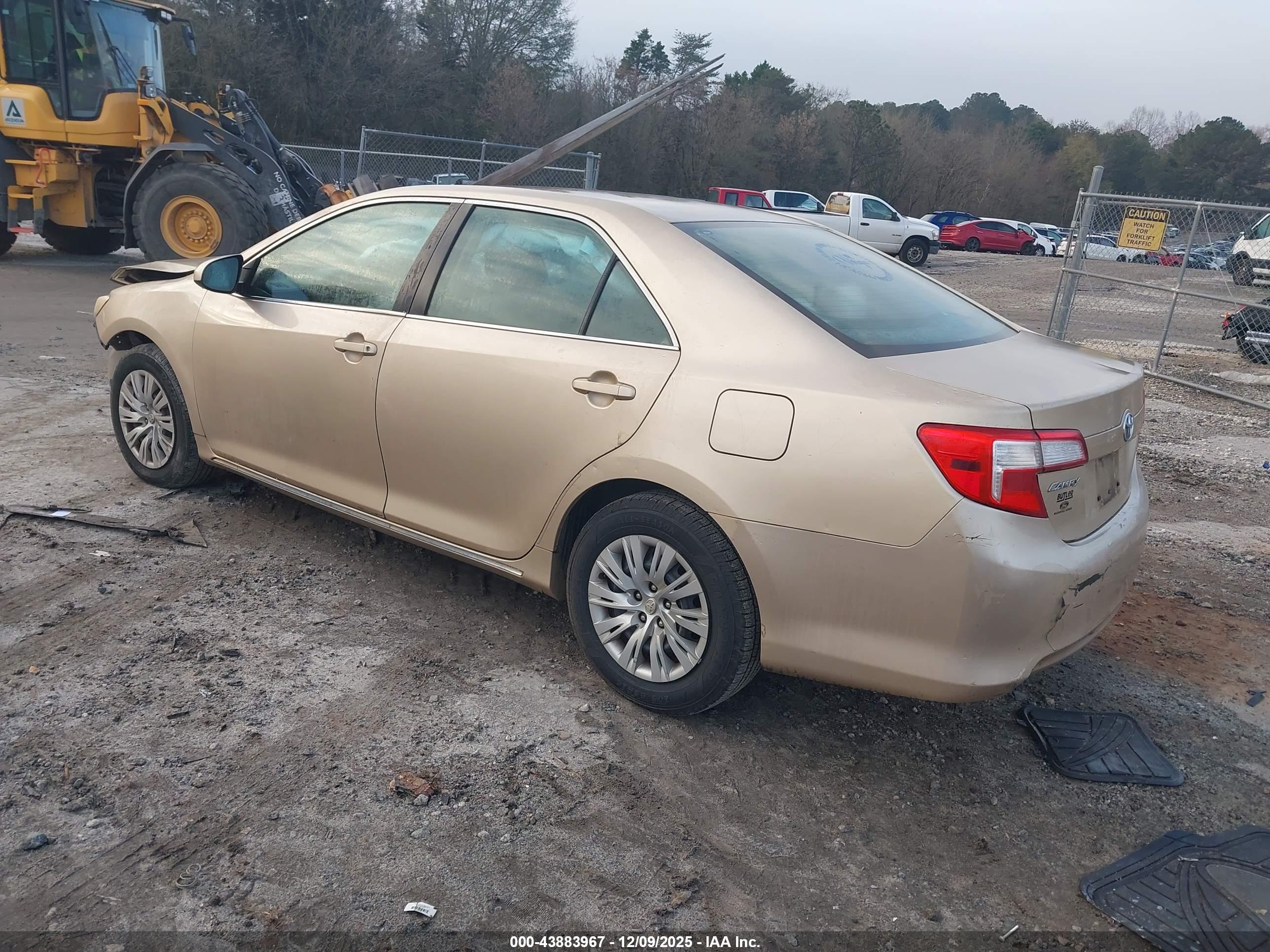 TOYOTA CAMRY image 3