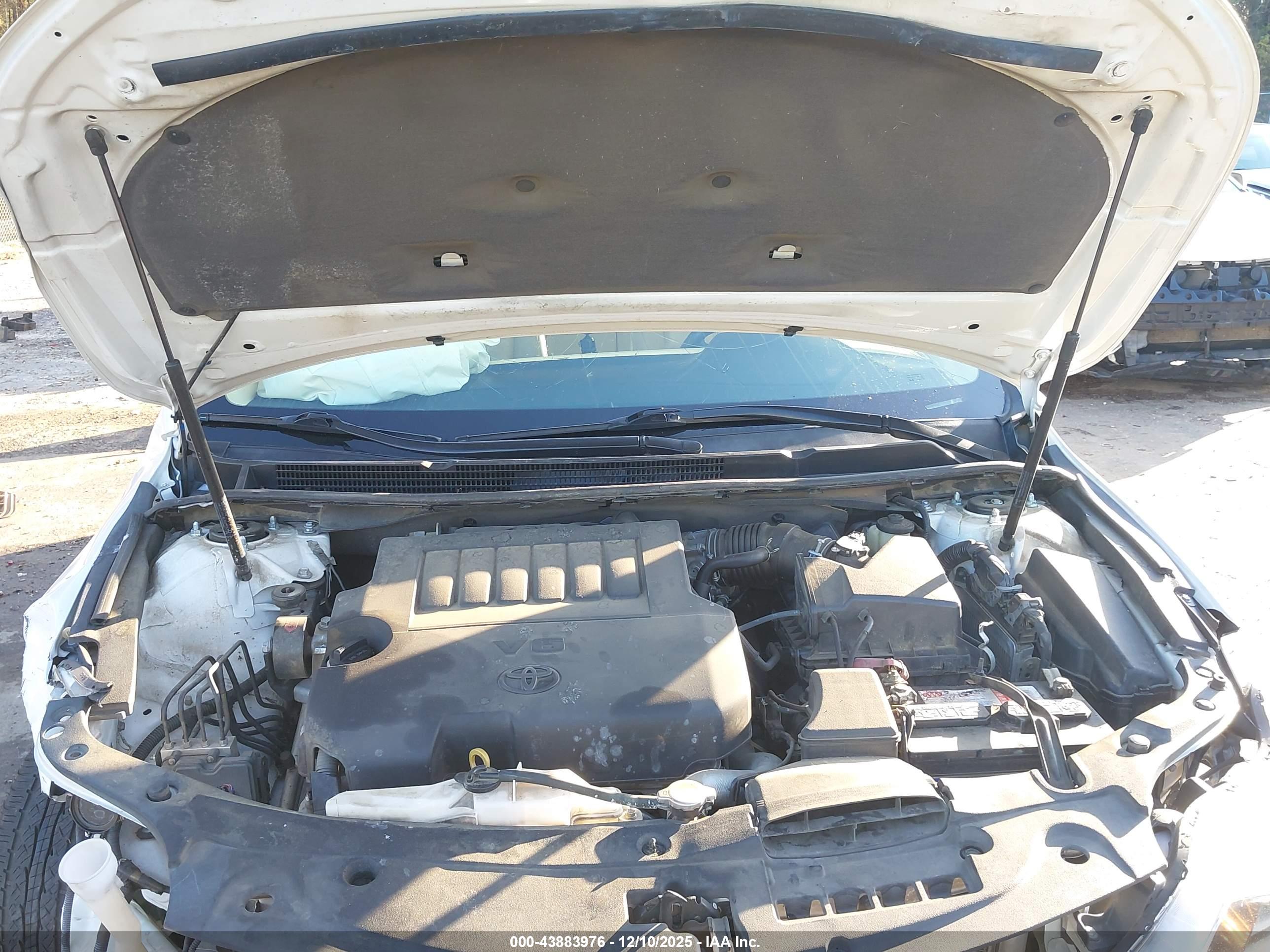 TOYOTA AVALON image 10