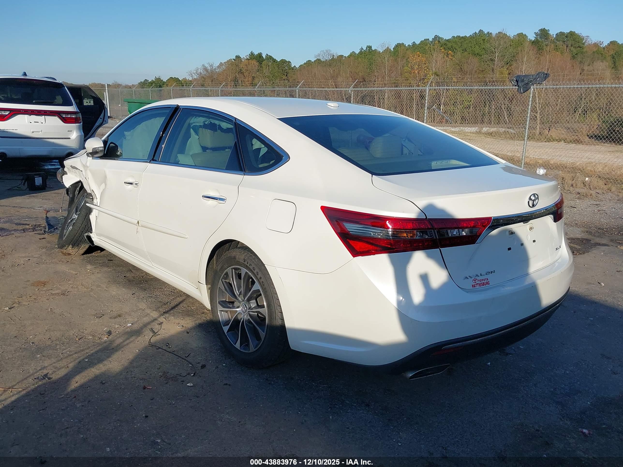 TOYOTA AVALON image 3