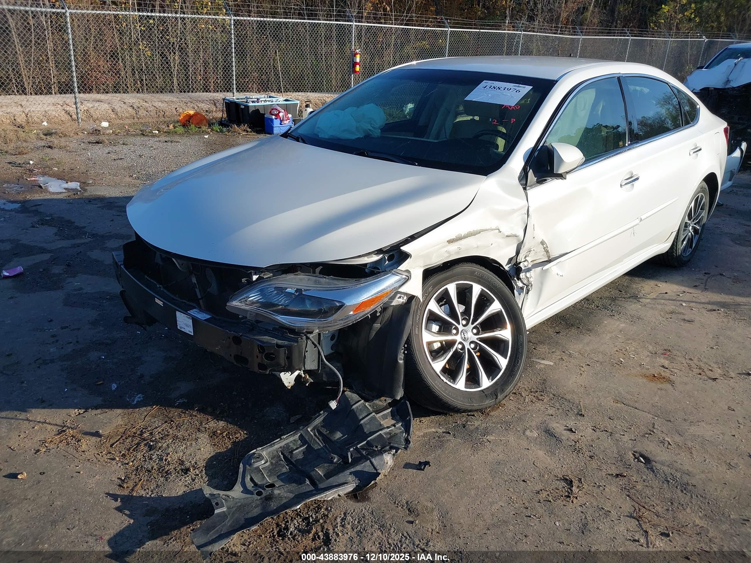 TOYOTA AVALON image 6