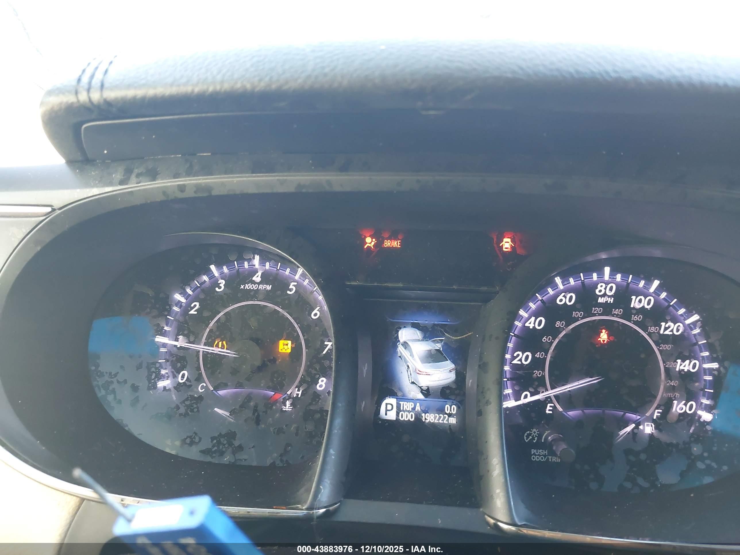 TOYOTA AVALON image 7