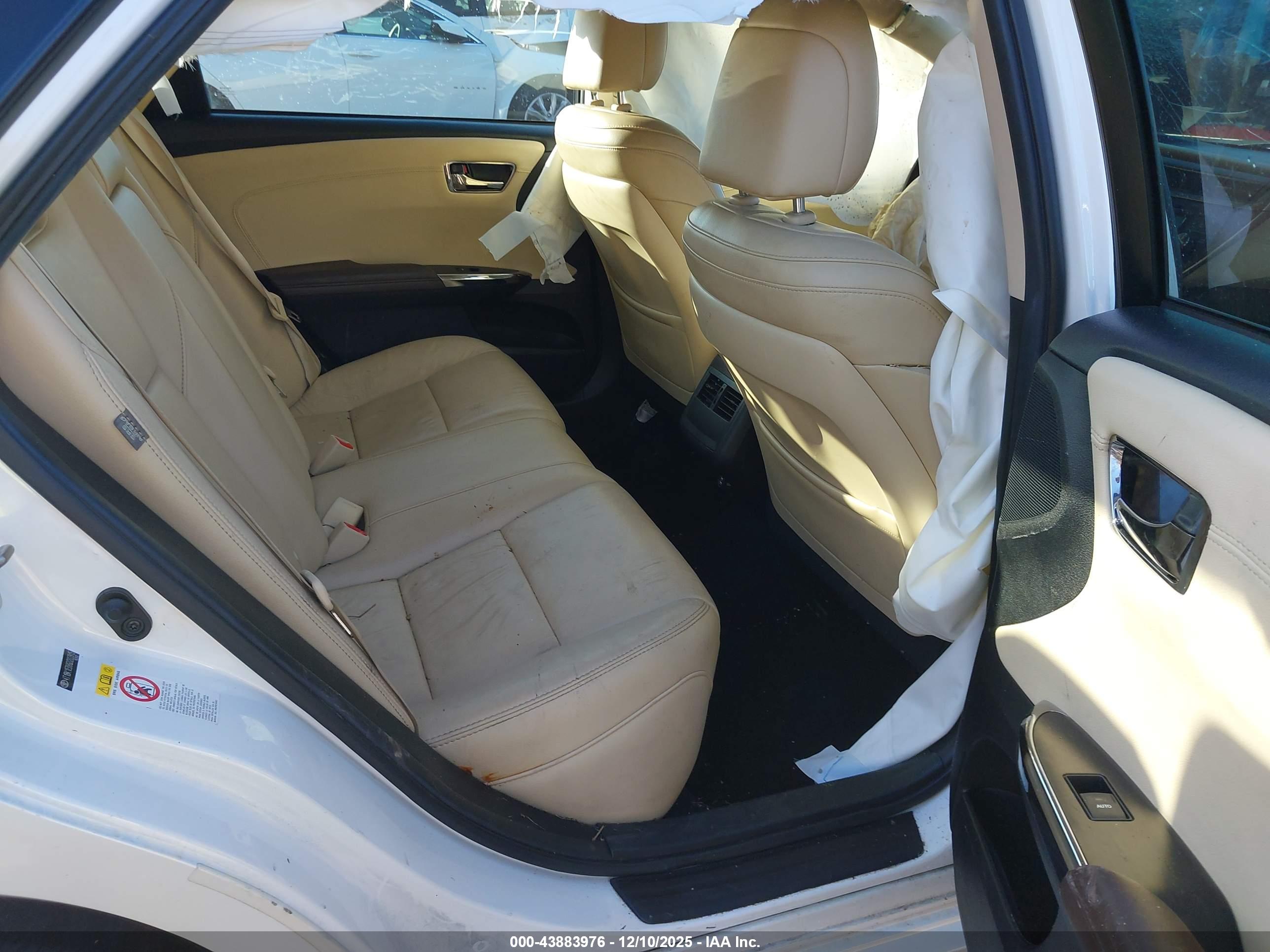 TOYOTA AVALON image 8