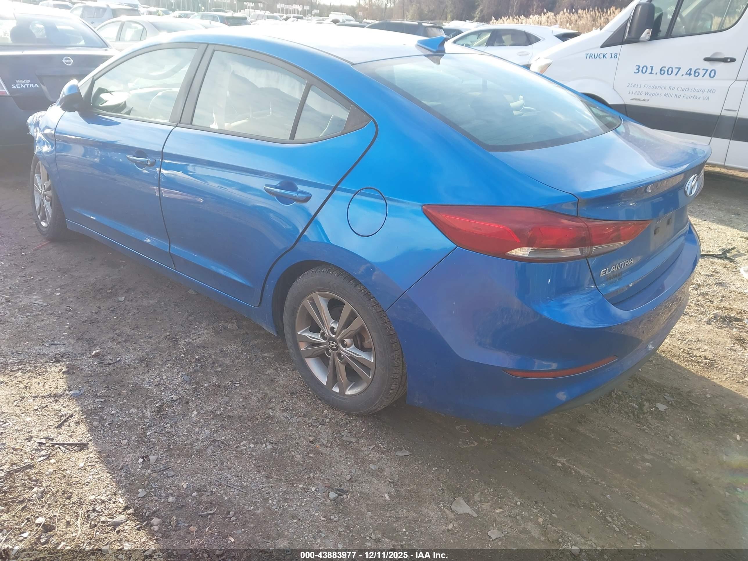 HYUNDAI ELANTRA image 3