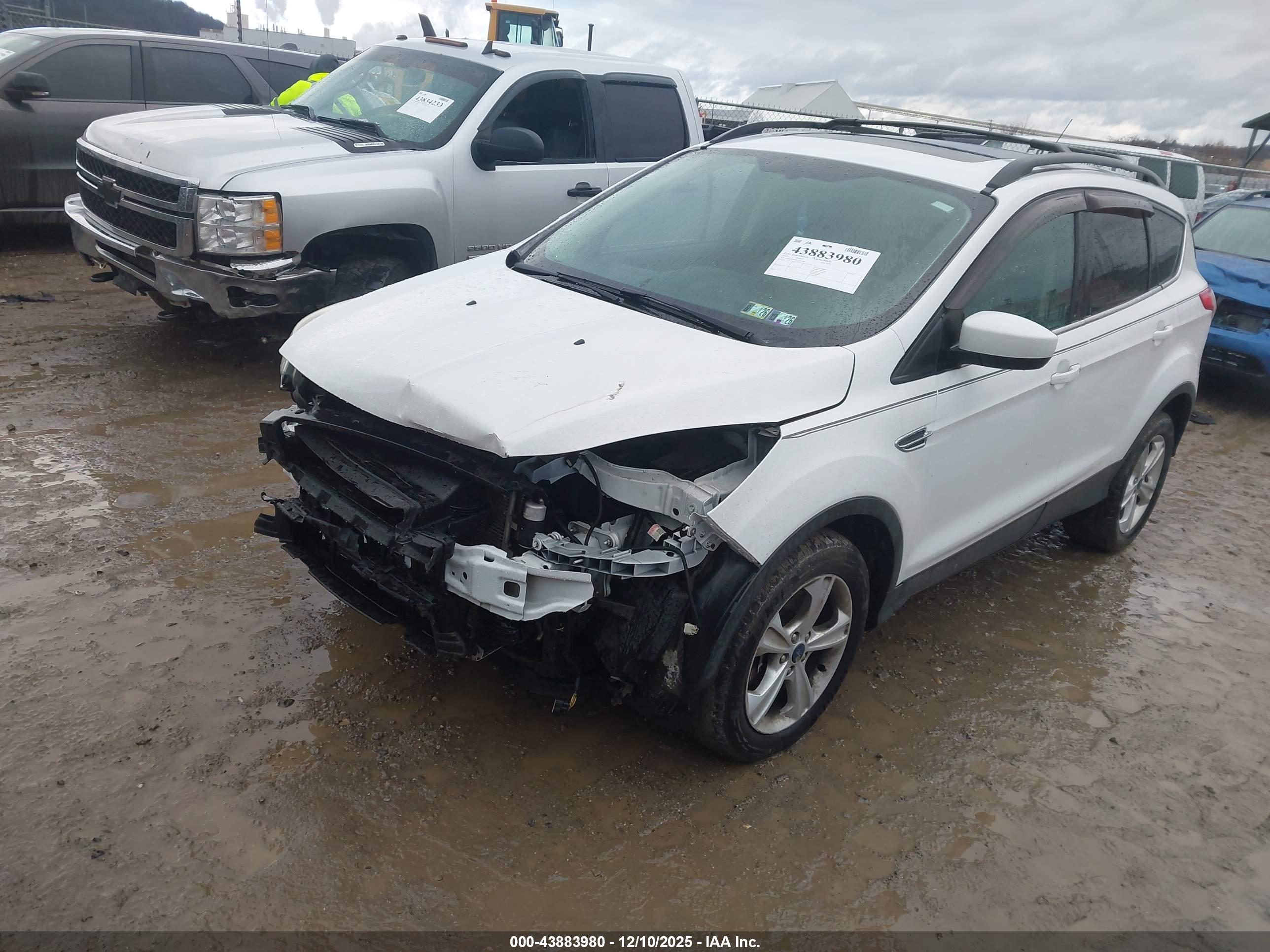 FORD ESCAPE image 2