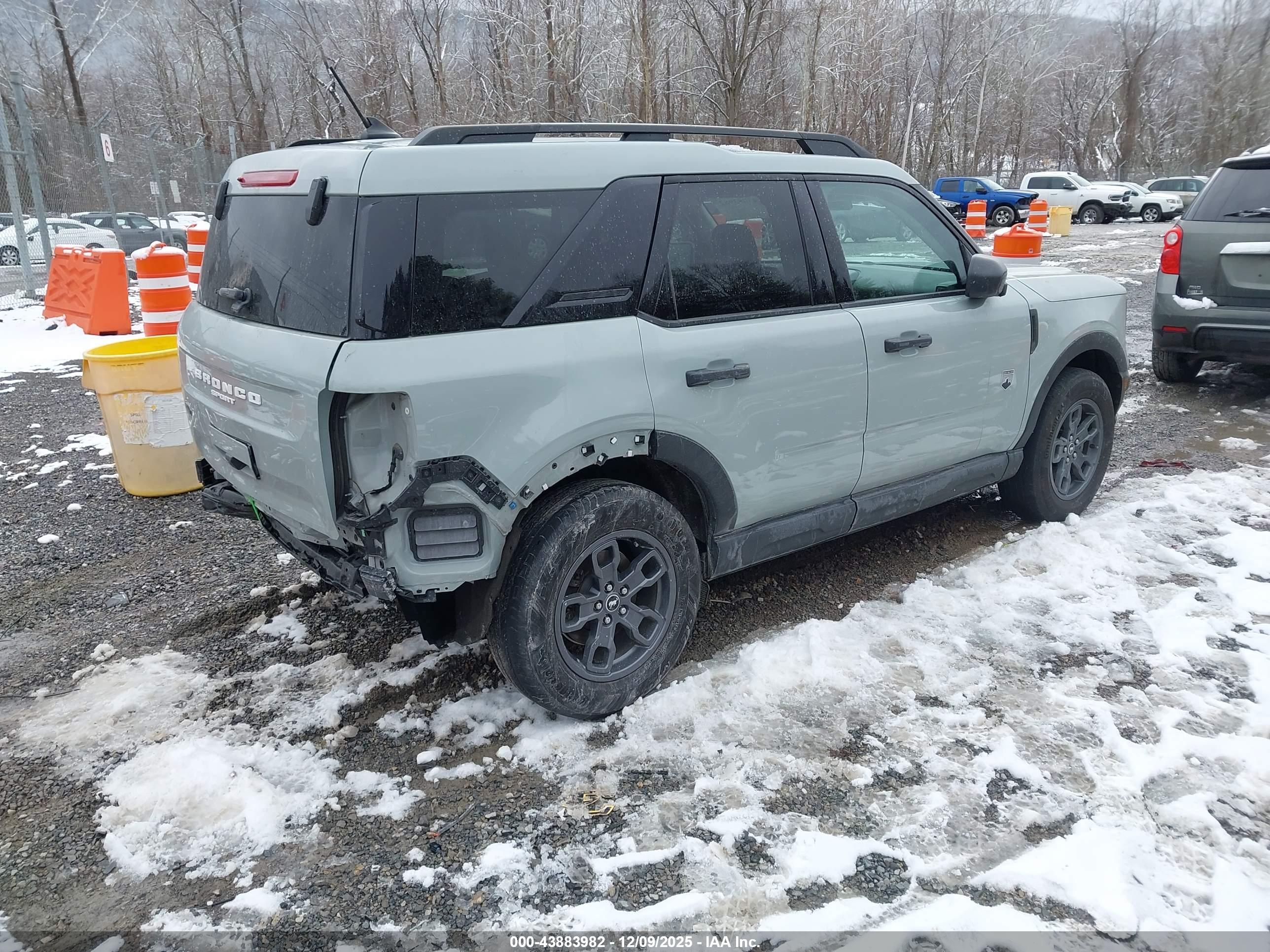 FORD BRONCO image 4