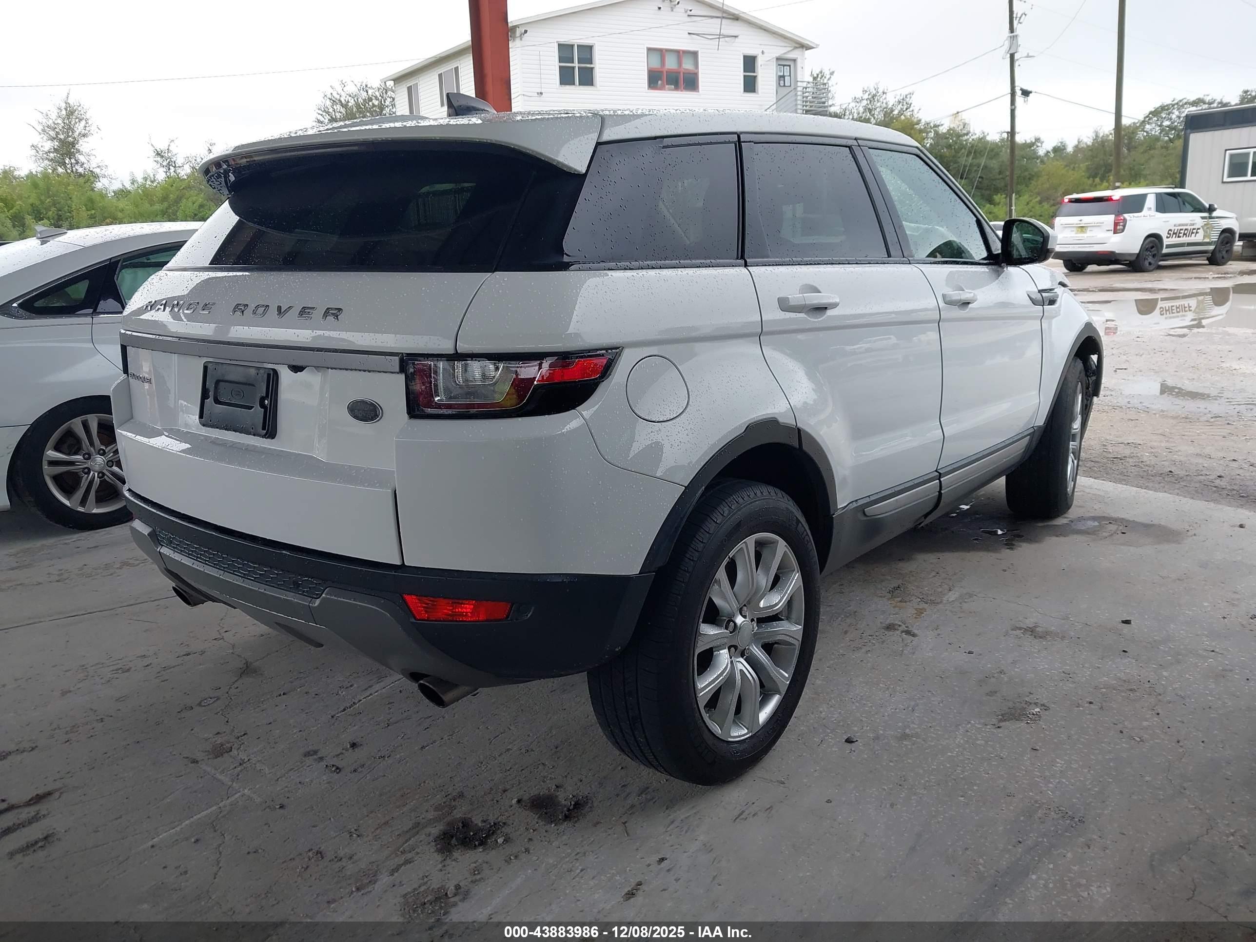 LAND ROVER image 4