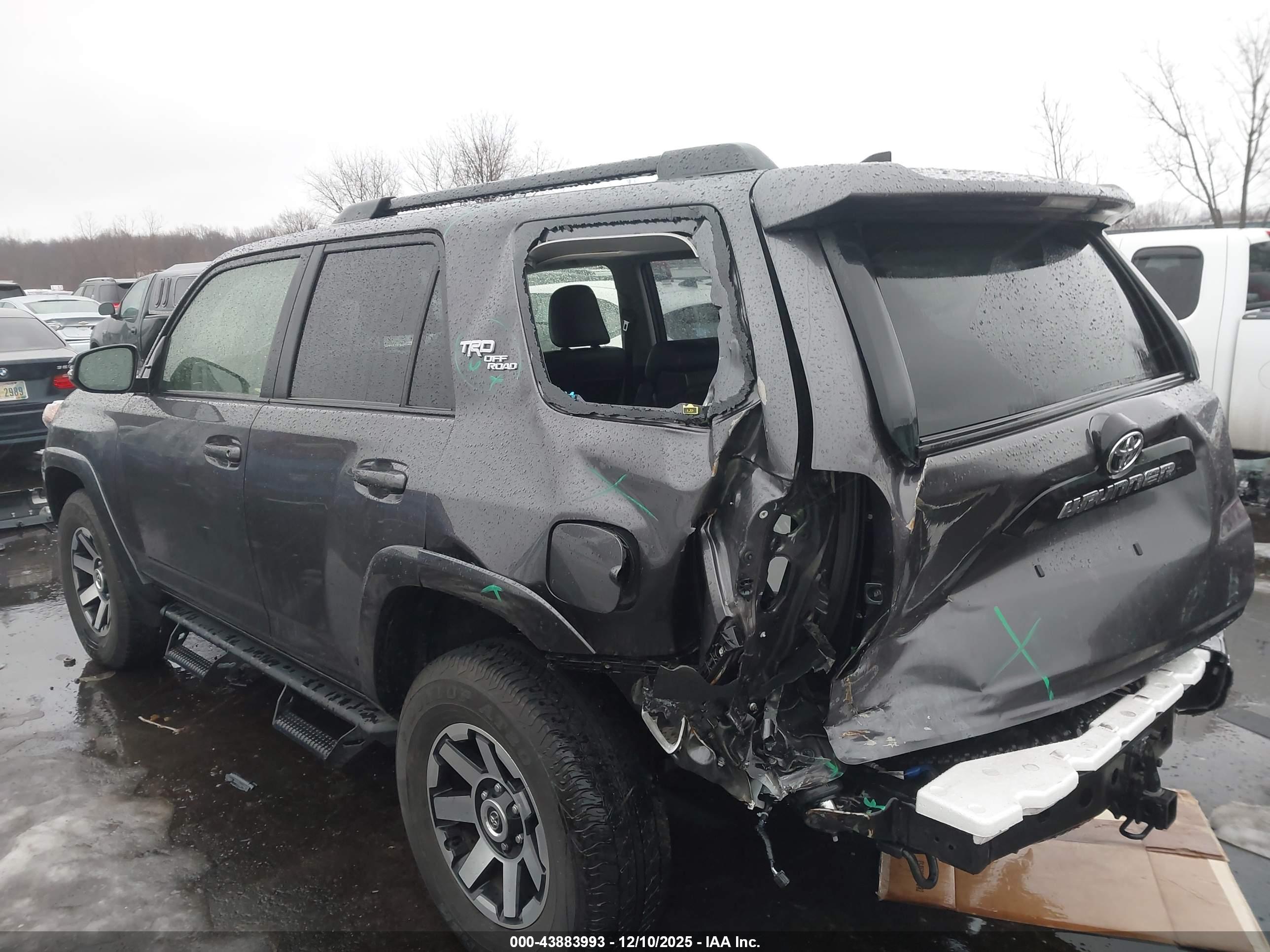TOYOTA 4RUNNER image 3