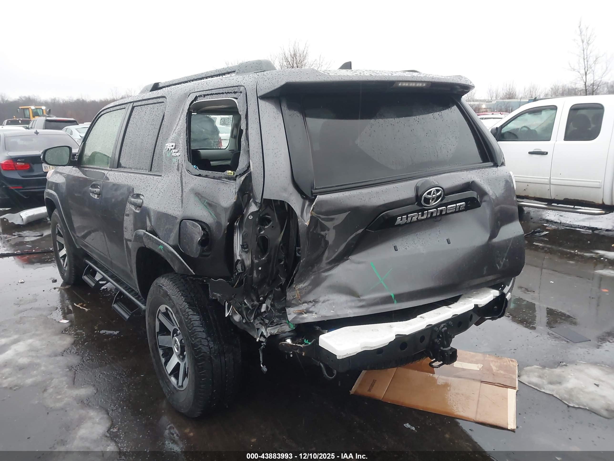 TOYOTA 4RUNNER image 6
