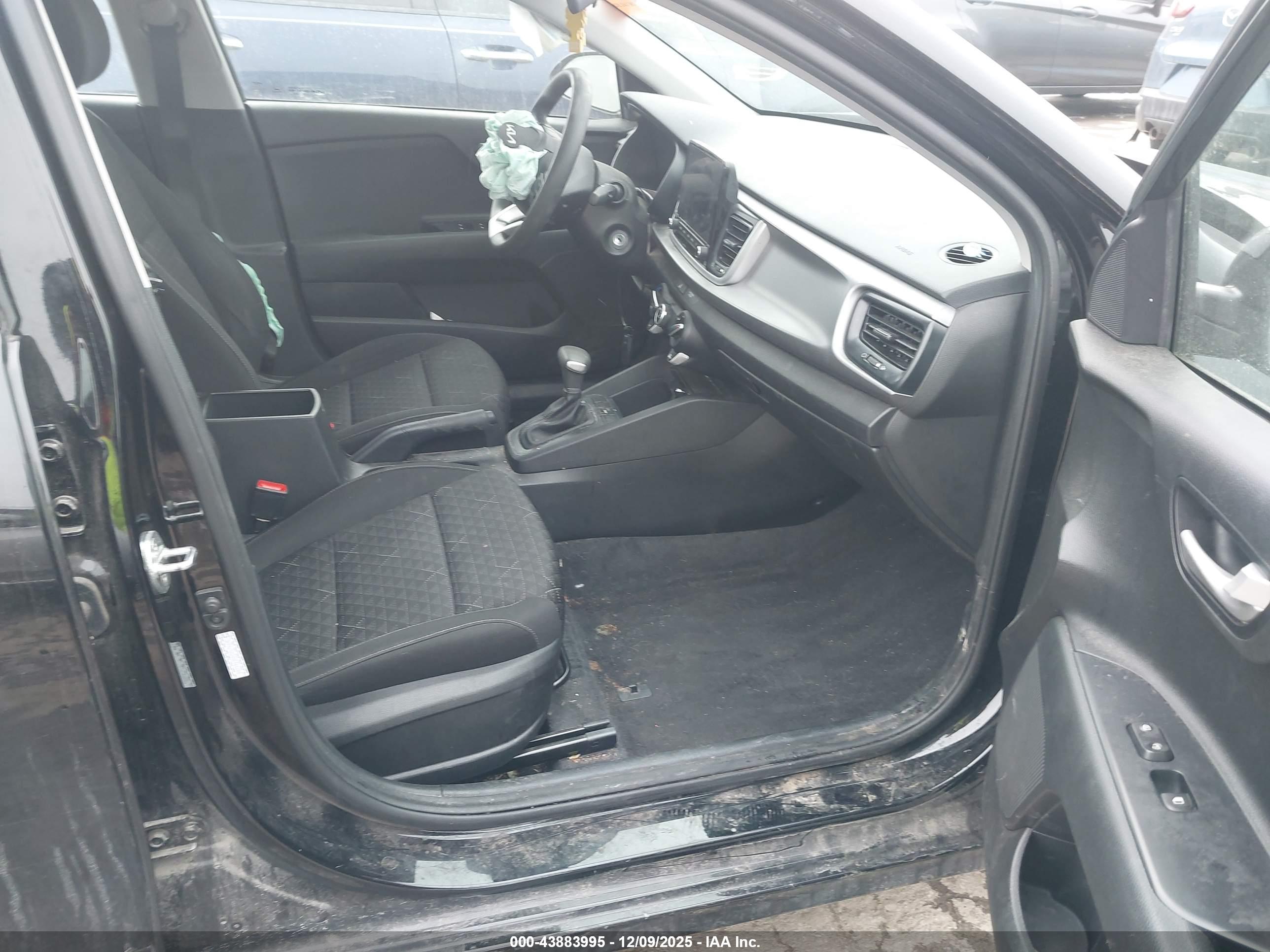 KIA RIO image 5