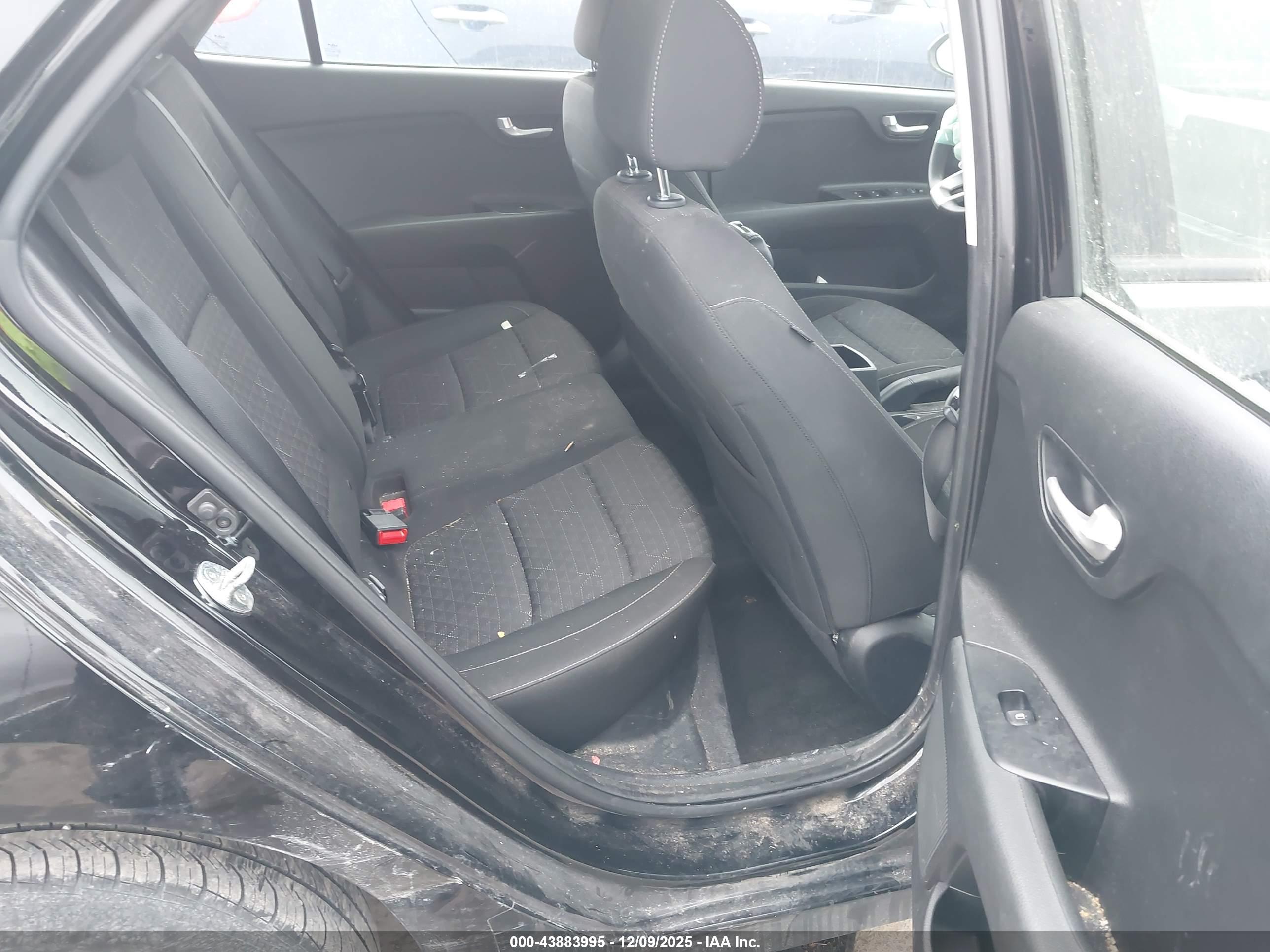 KIA RIO image 8