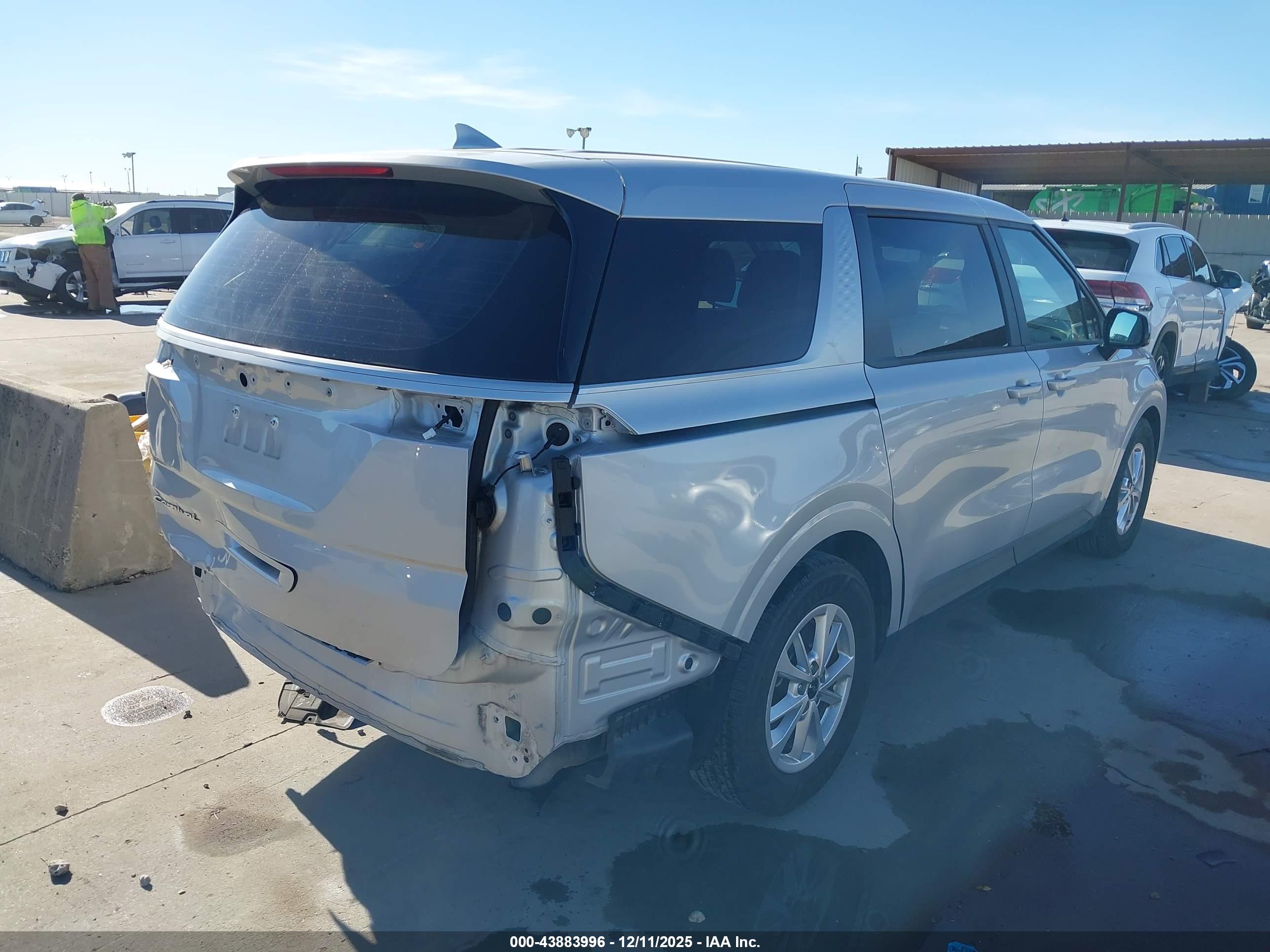 KIA CARNIVAL image 4
