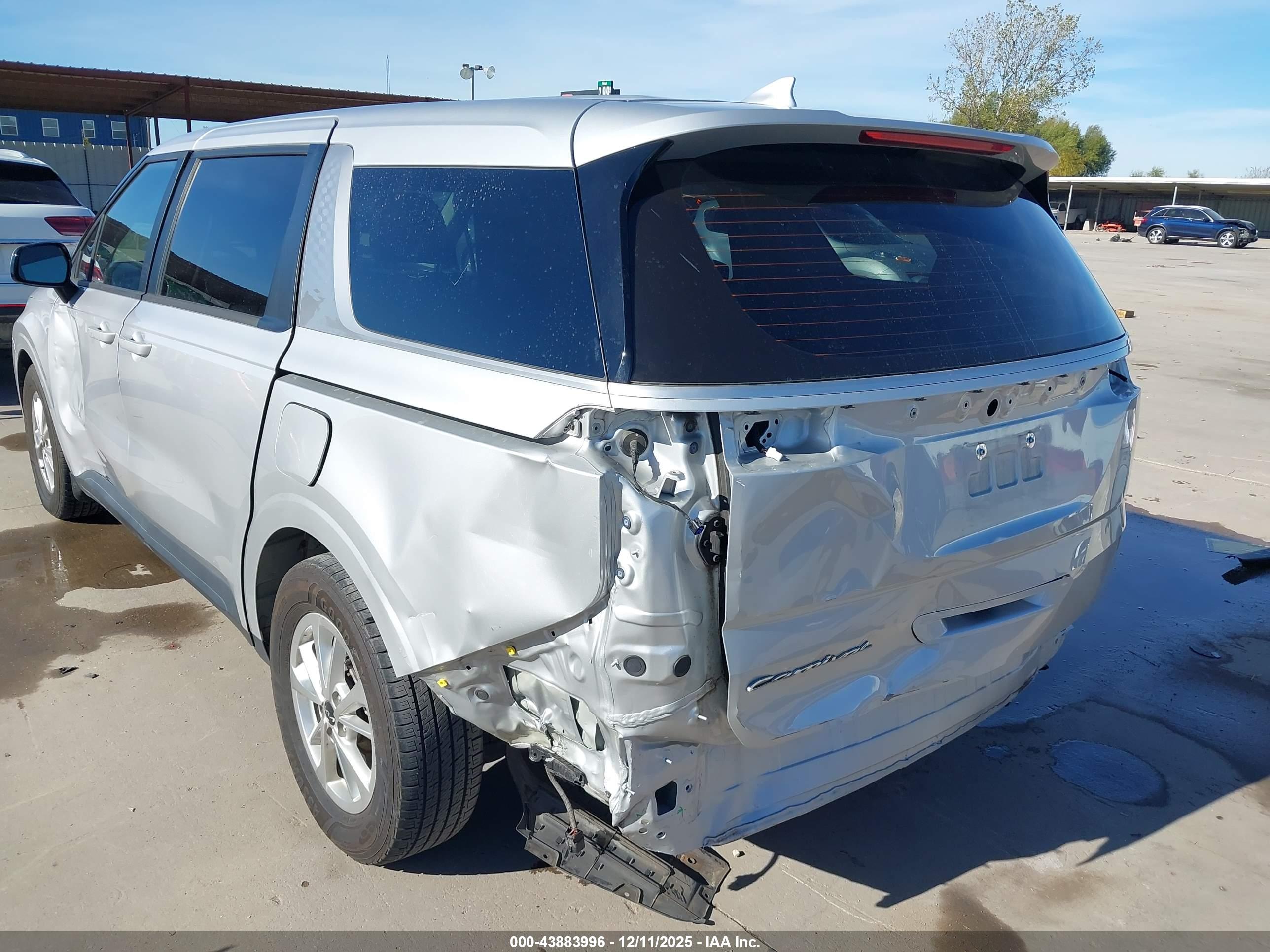 KIA CARNIVAL image 6
