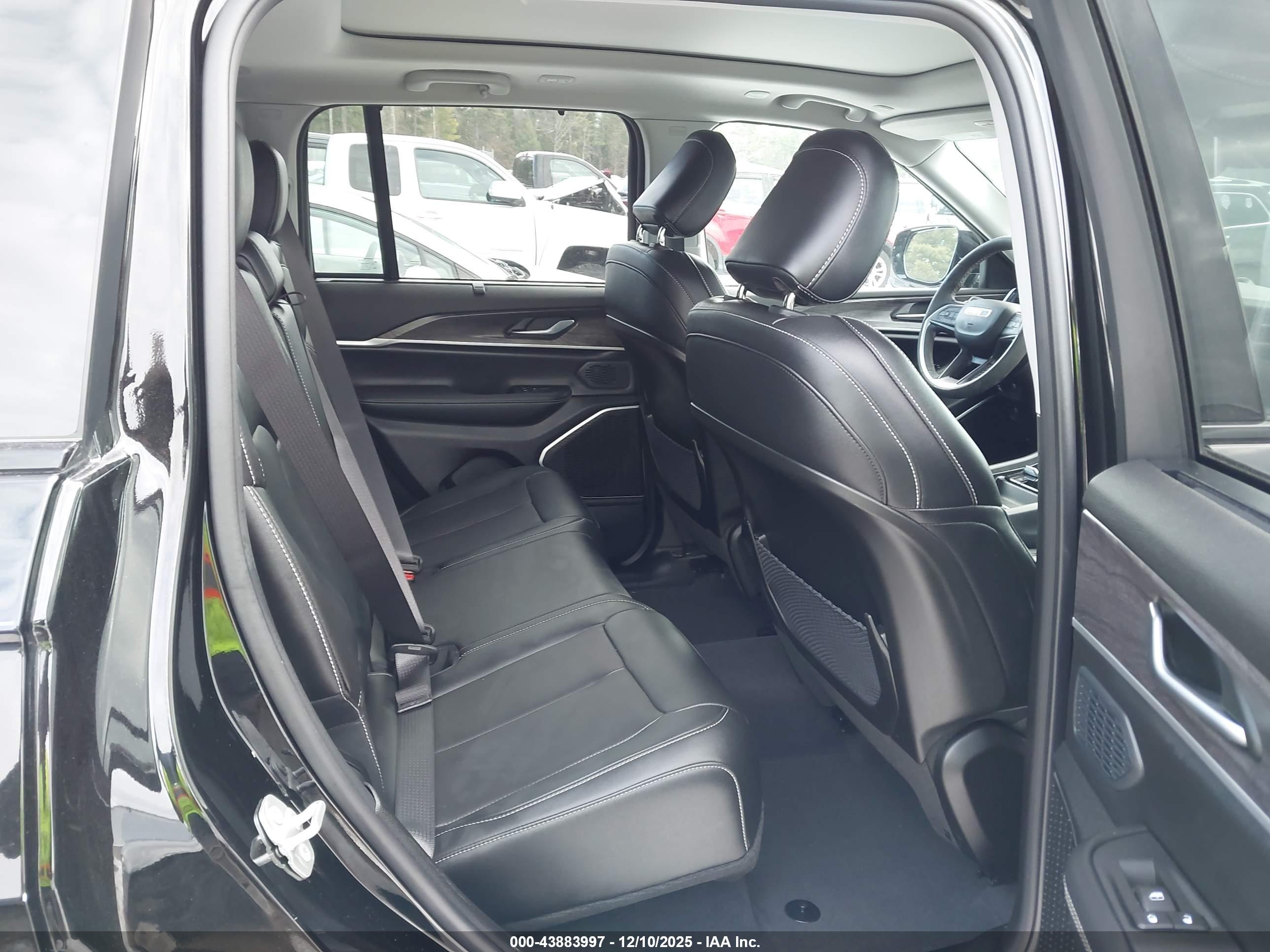 JEEP GRAND image 8