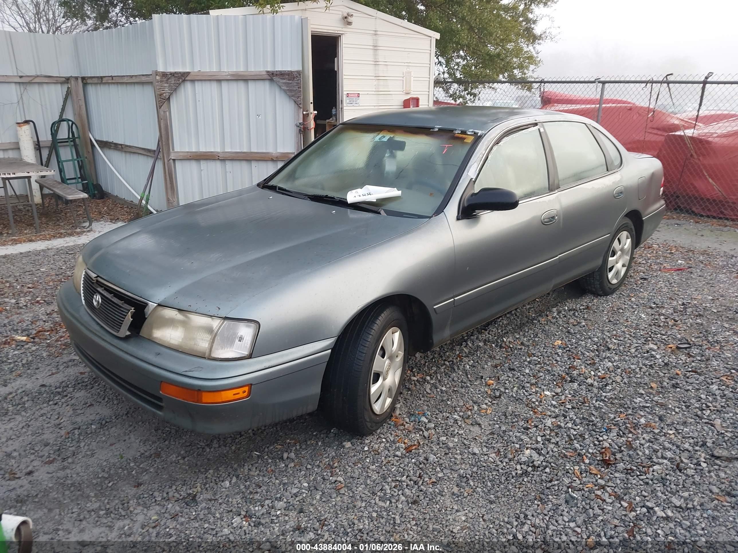 TOYOTA AVALON image 2
