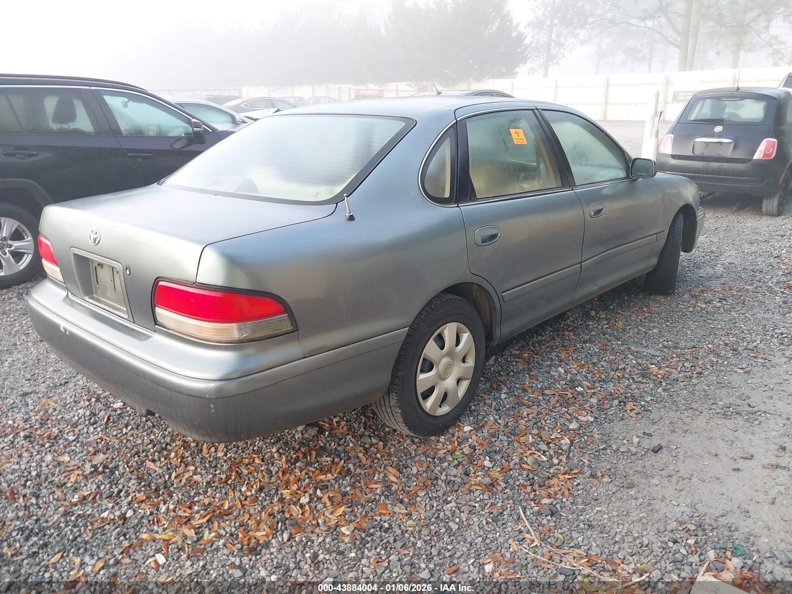 TOYOTA AVALON image 4