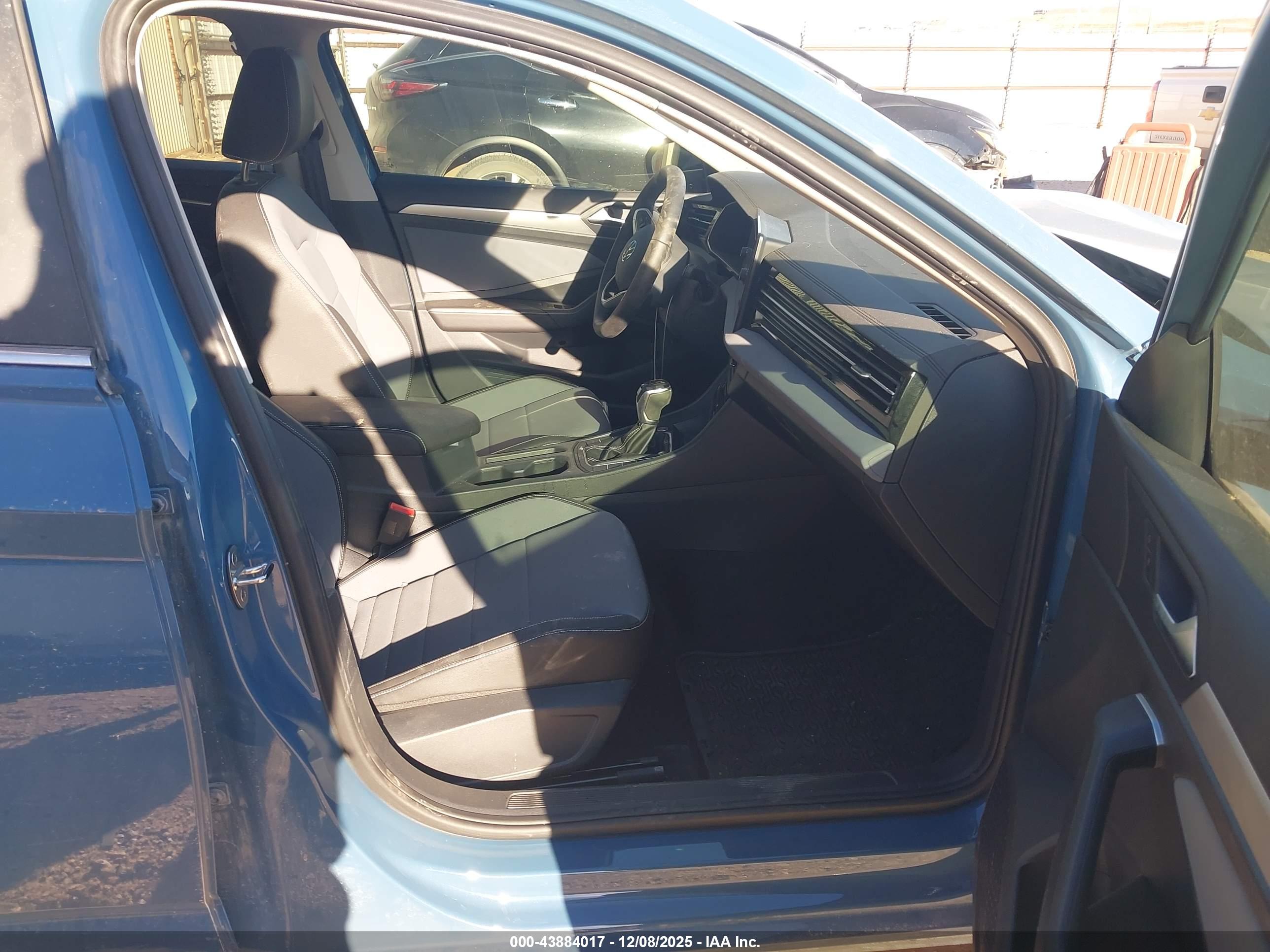 VOLKSWAGEN JETTA image 5