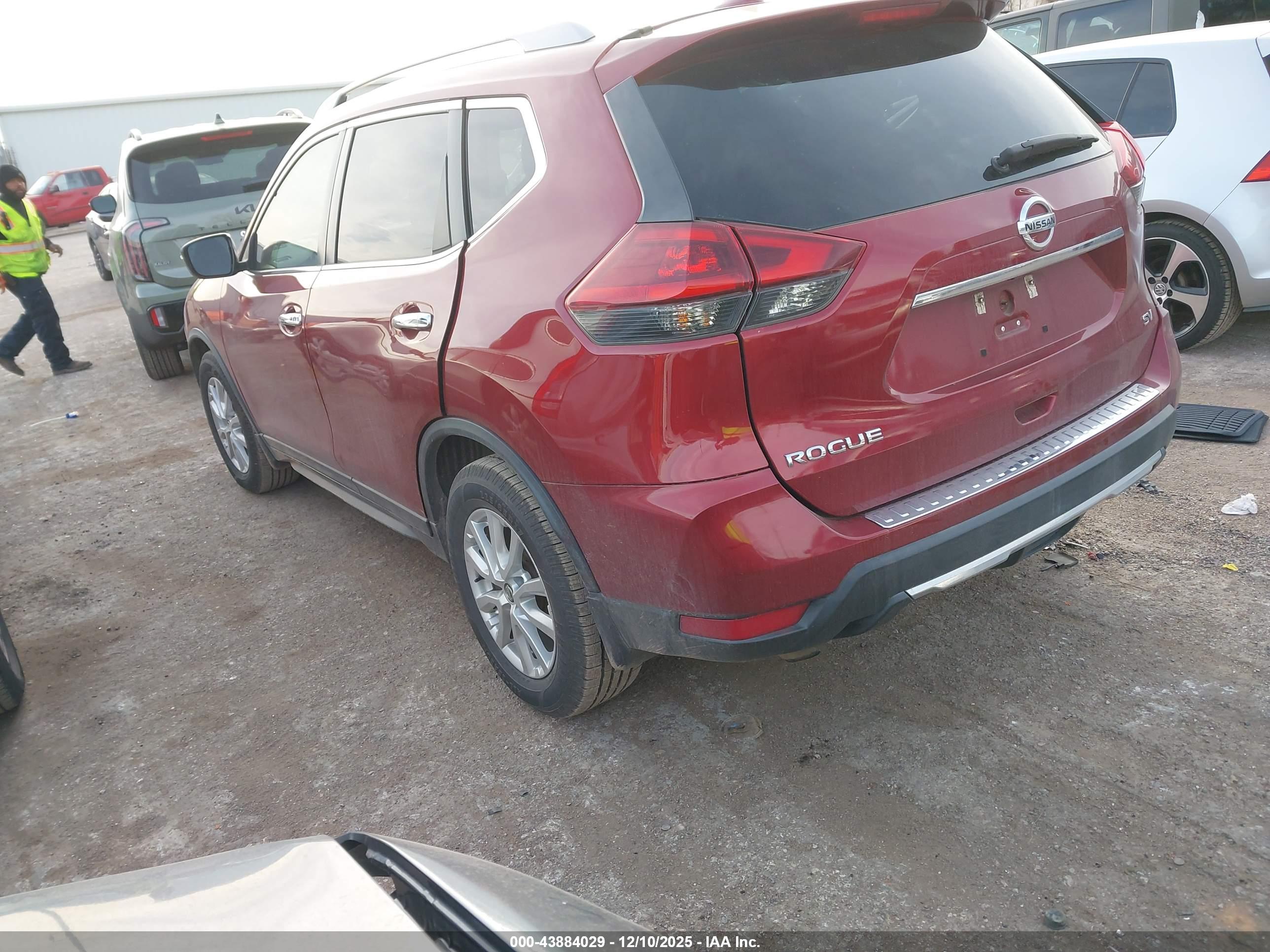 NISSAN ROGUE image 3