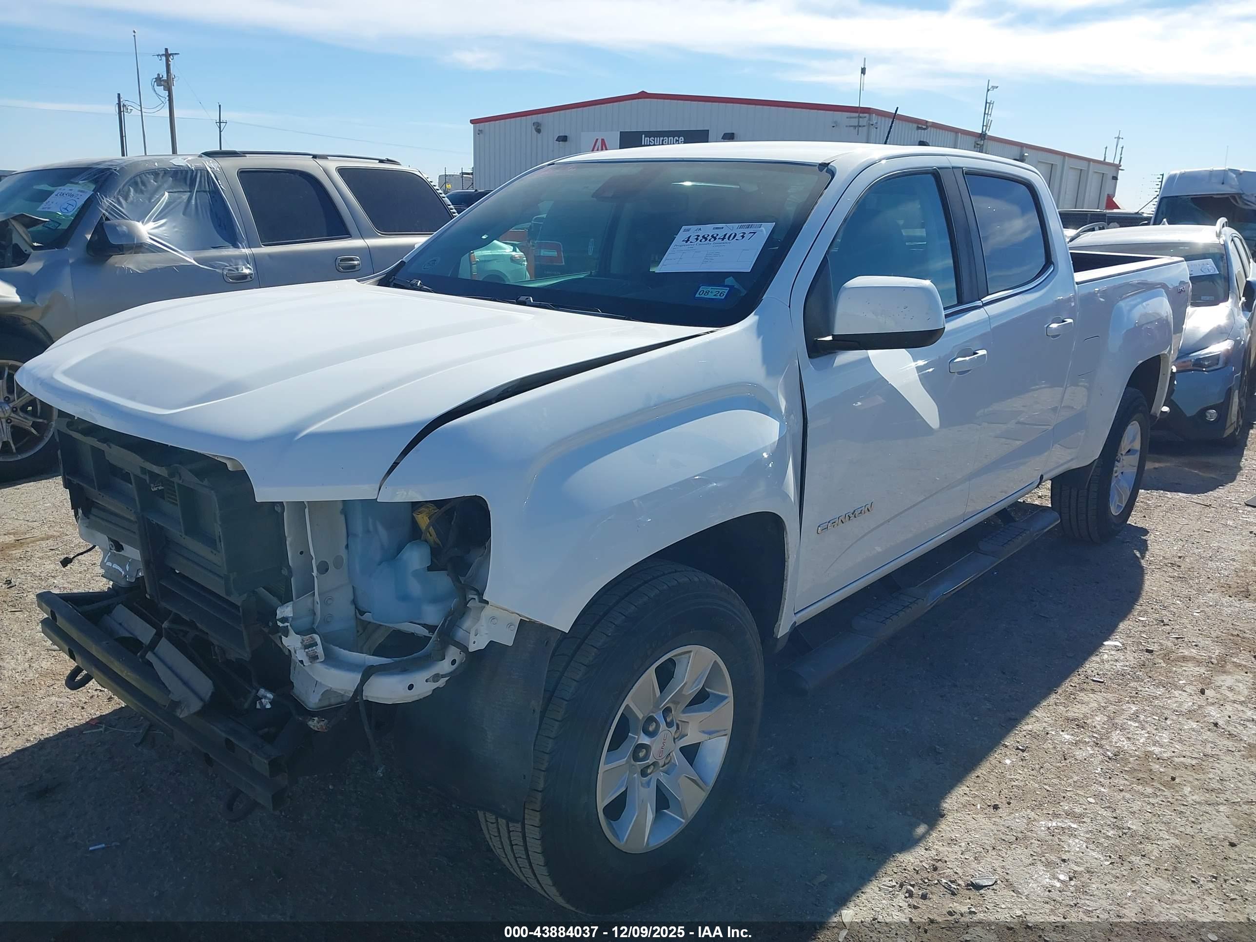 GMC CANYON image 2