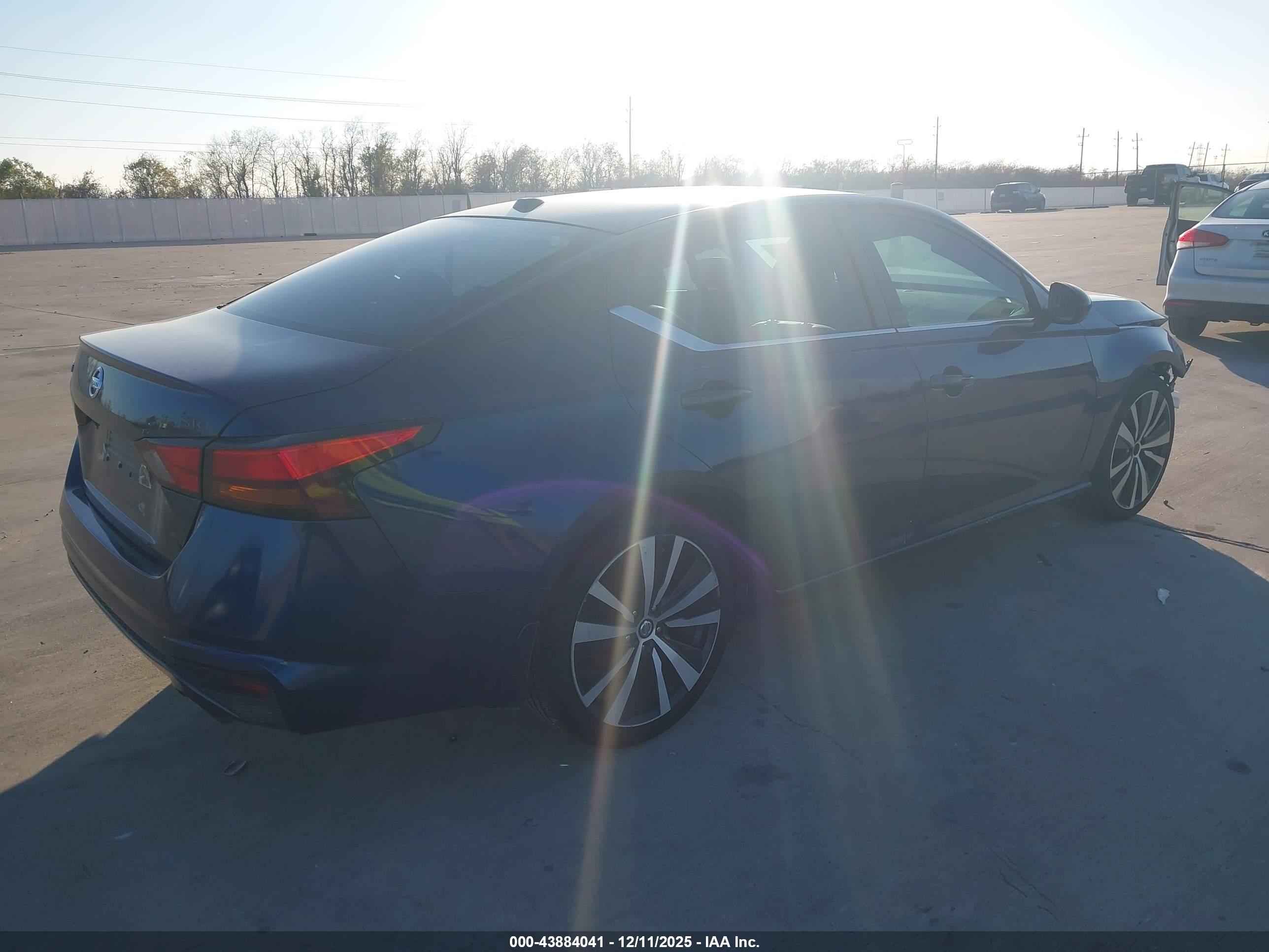 NISSAN ALTIMA image 4