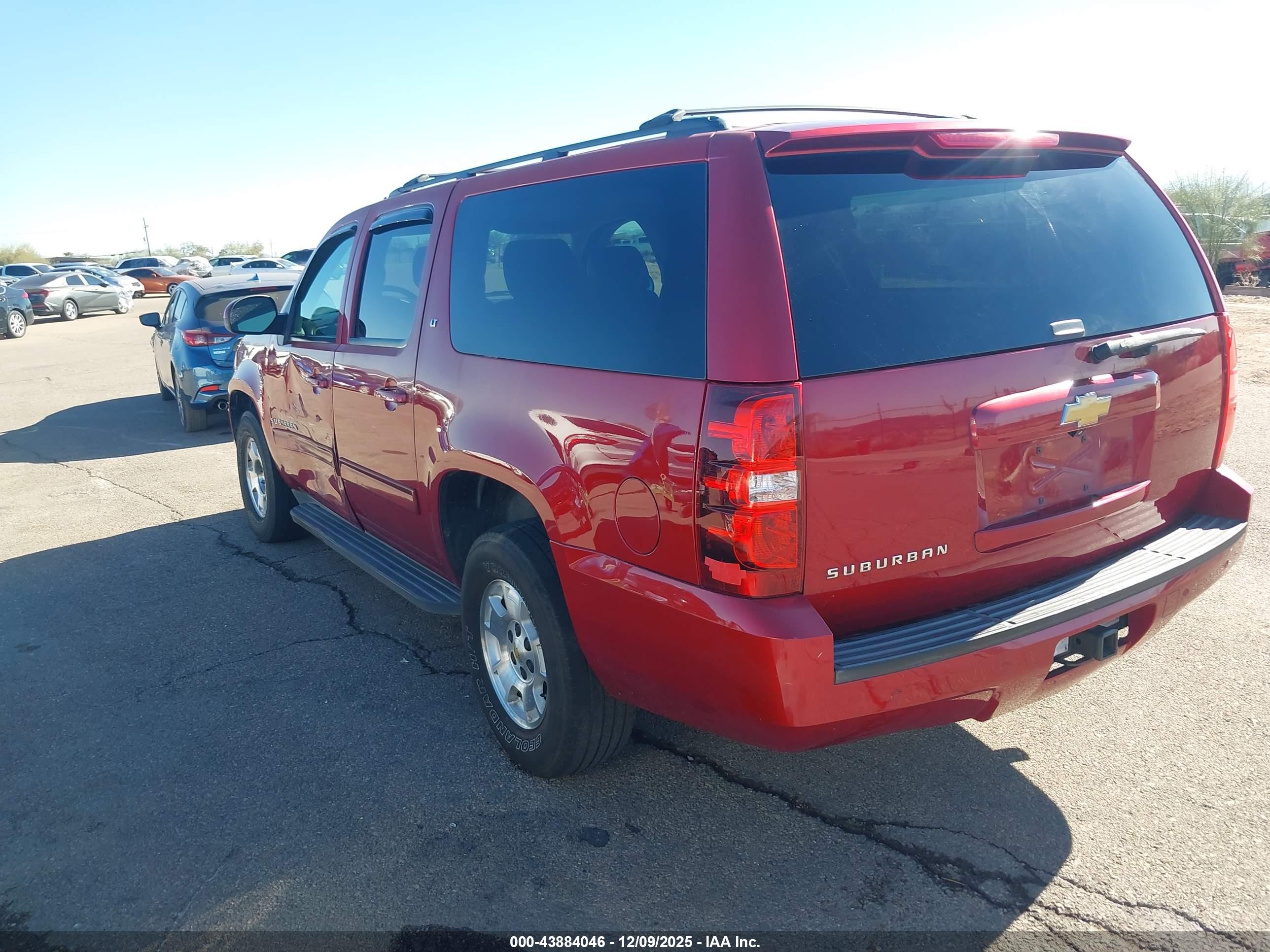CHEVROLET SUBURBAN image 3