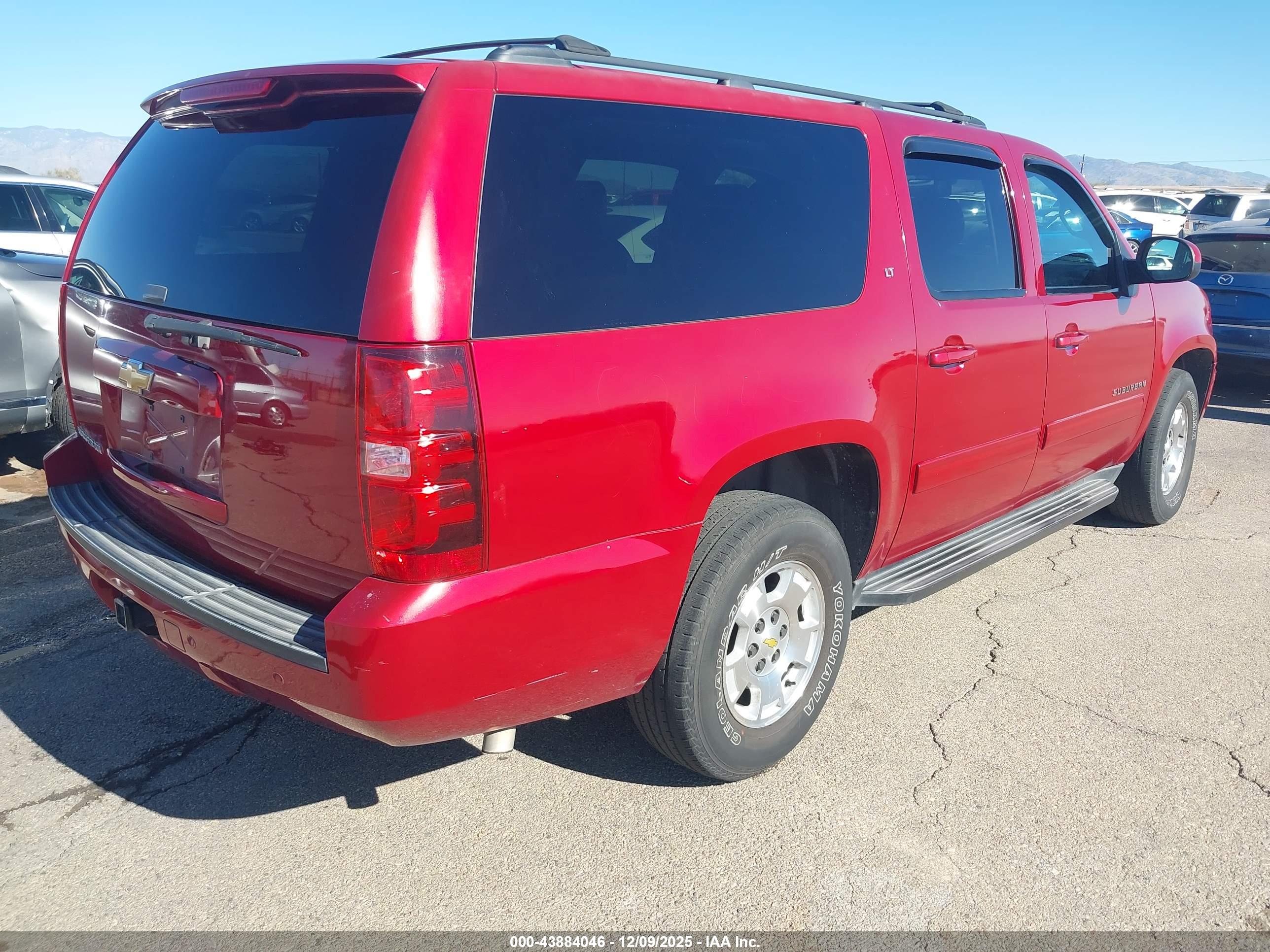 CHEVROLET SUBURBAN image 4