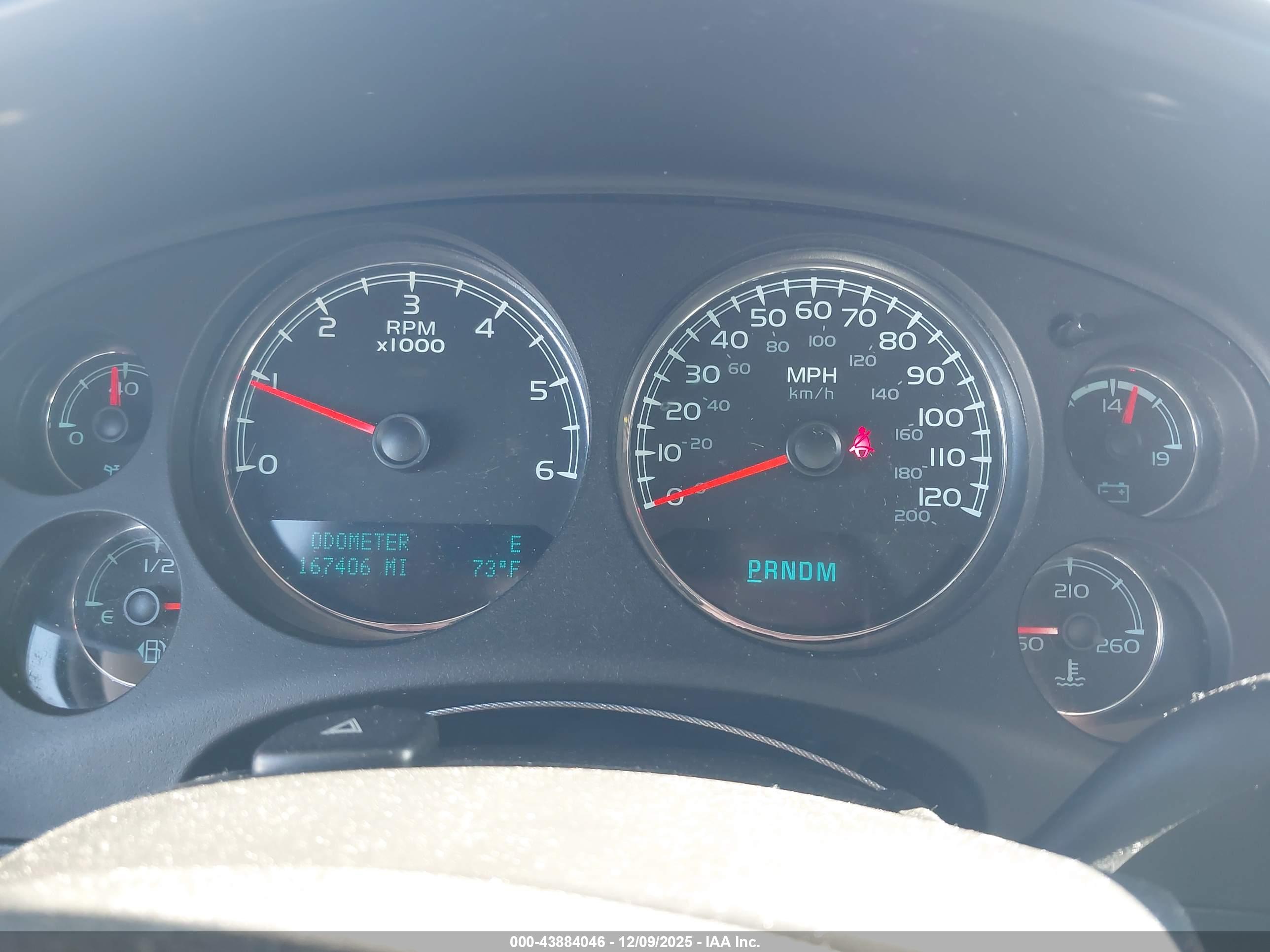 CHEVROLET SUBURBAN image 7