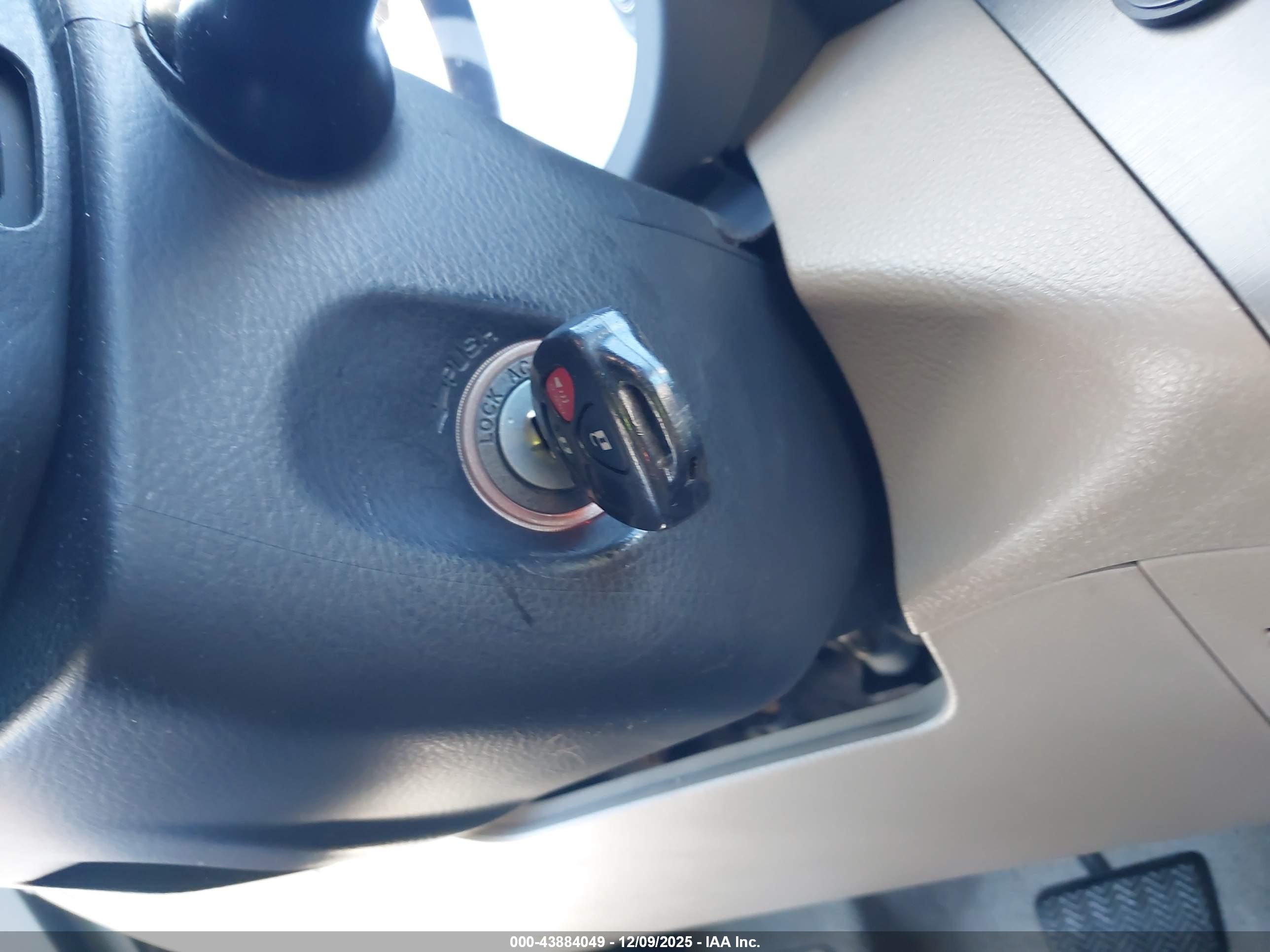 TOYOTA RAV4 image 11