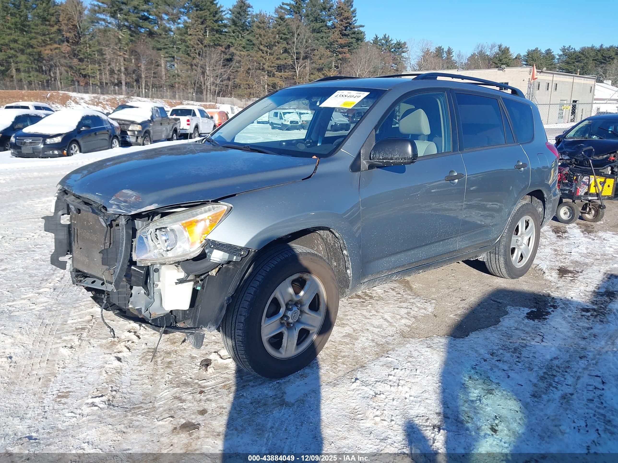TOYOTA RAV4 image 2