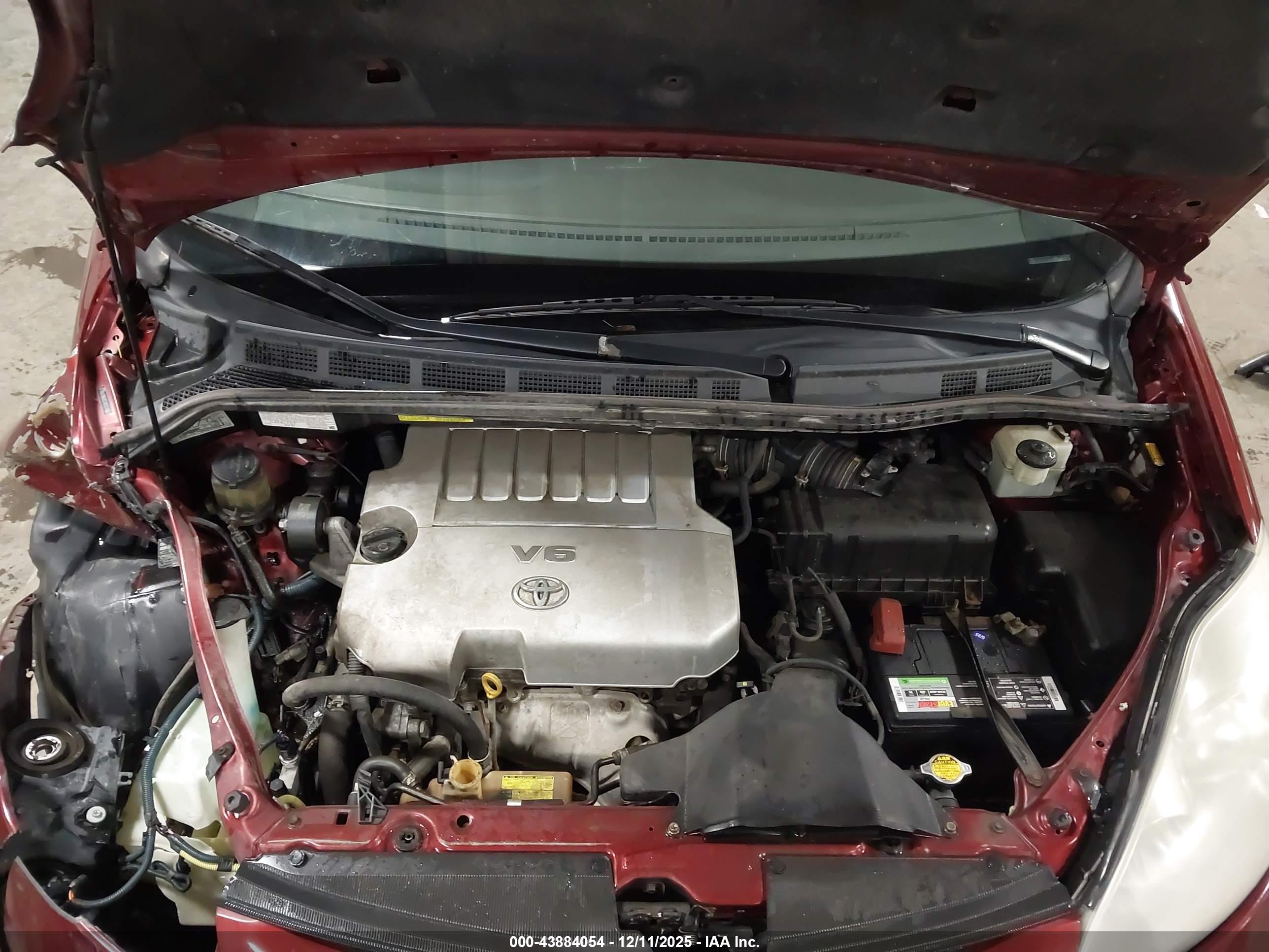 TOYOTA SIENNA image 10