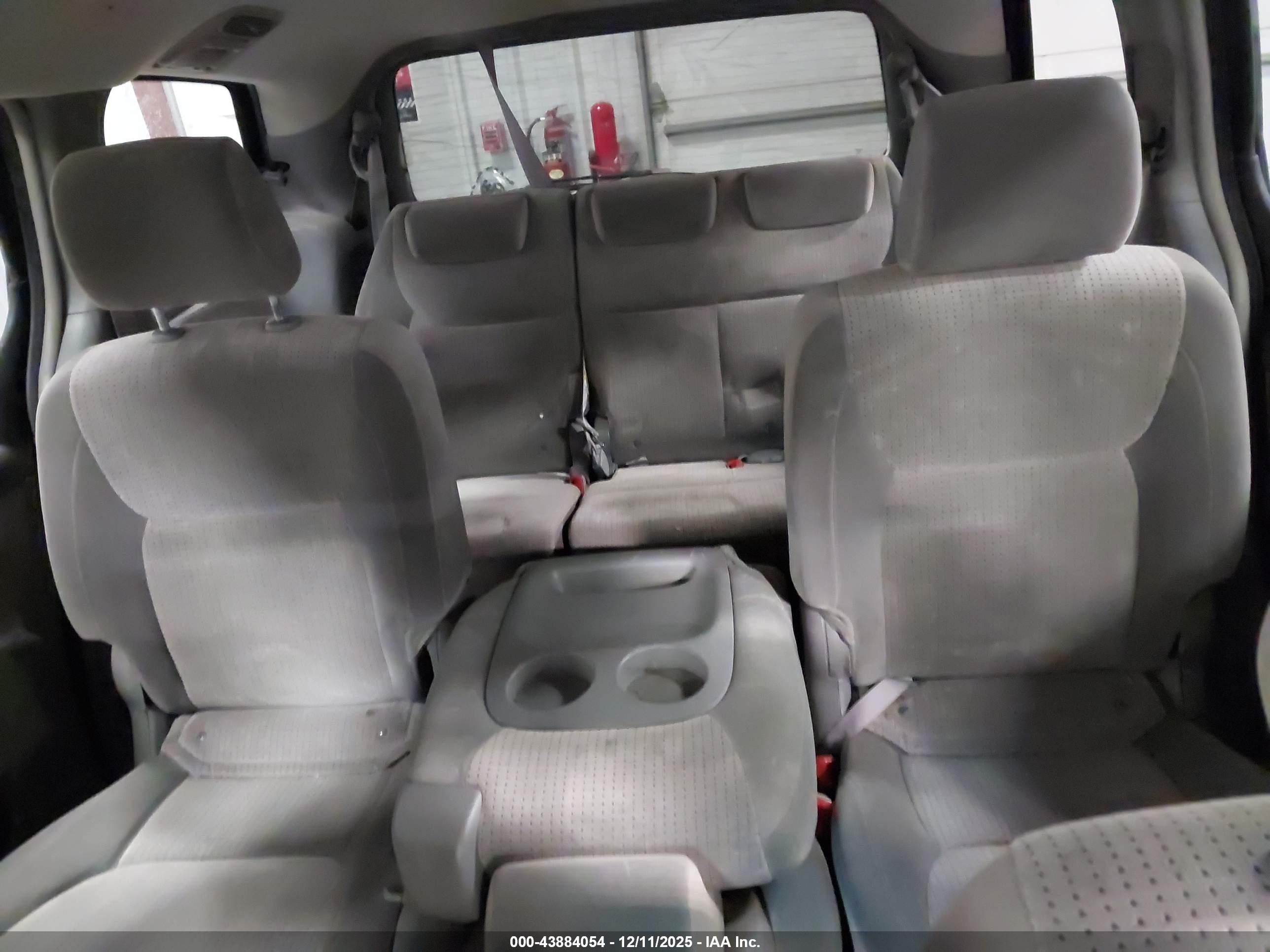 TOYOTA SIENNA image 8