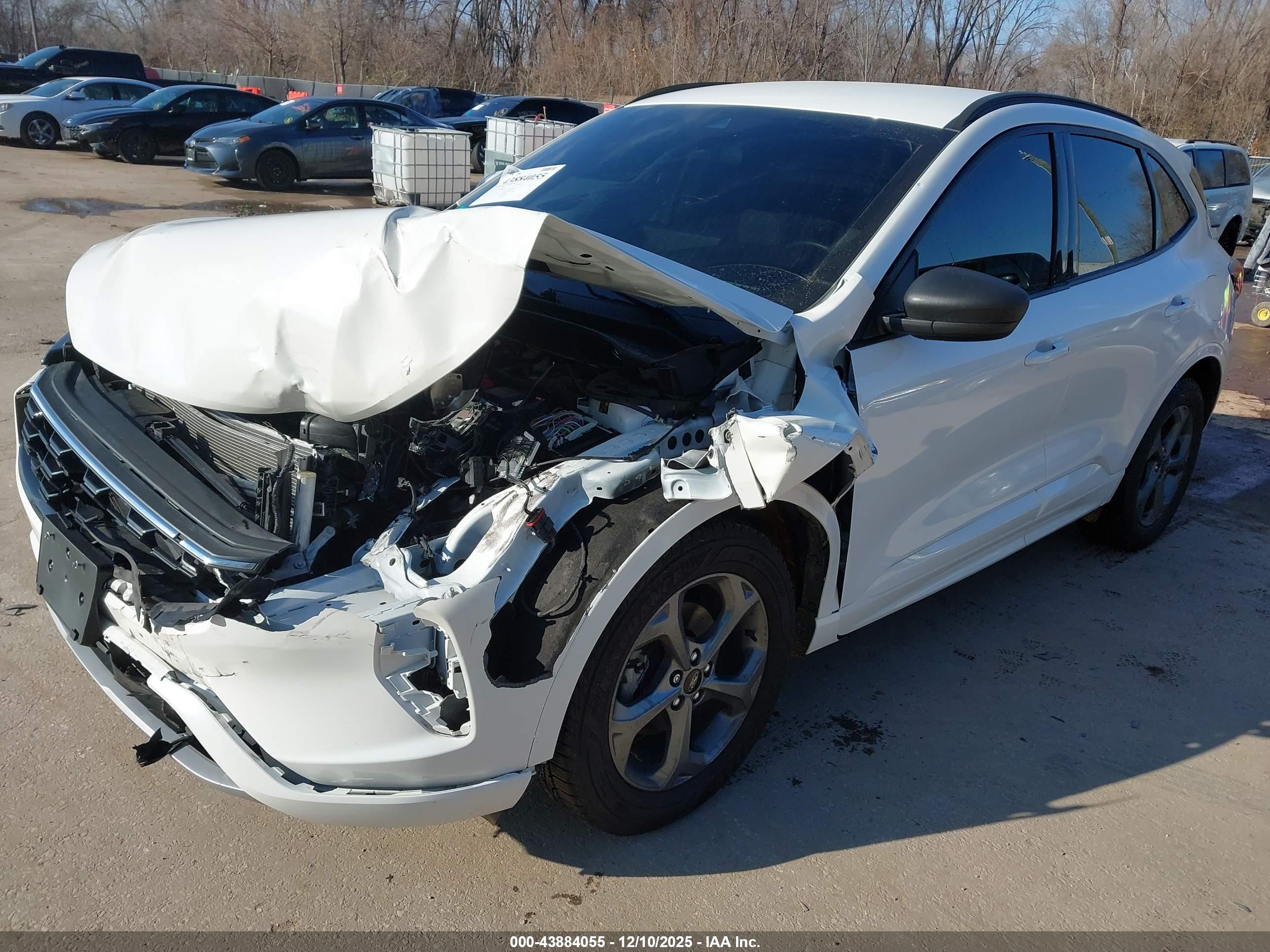 FORD ESCAPE image 2