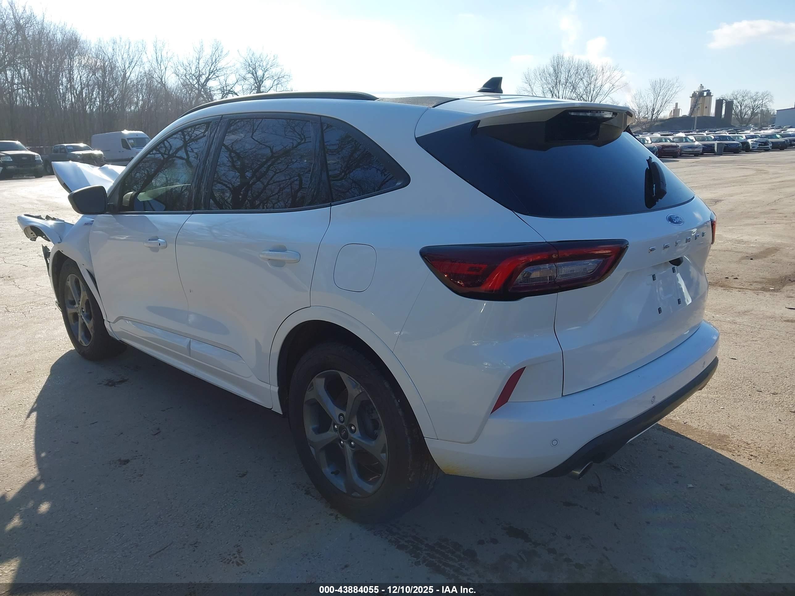 FORD ESCAPE image 3