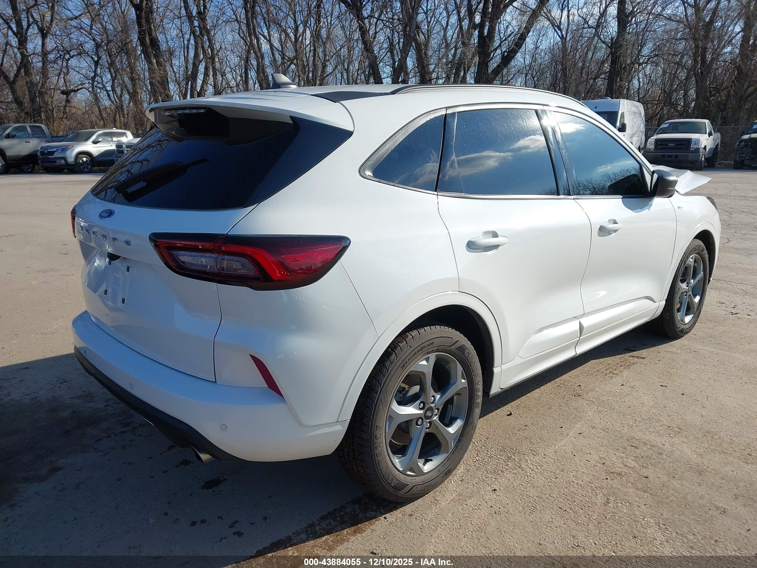 FORD ESCAPE image 4