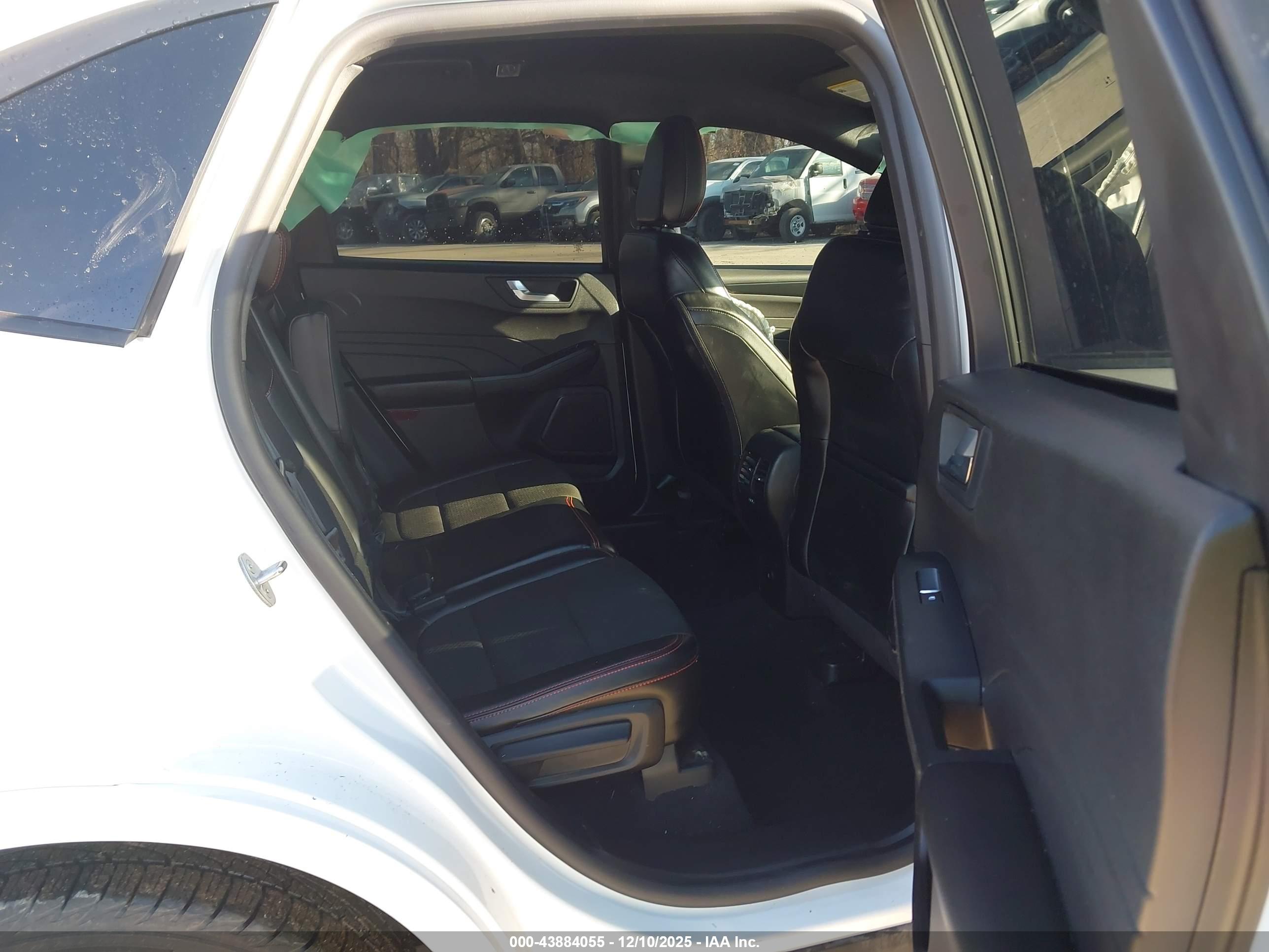 FORD ESCAPE image 8