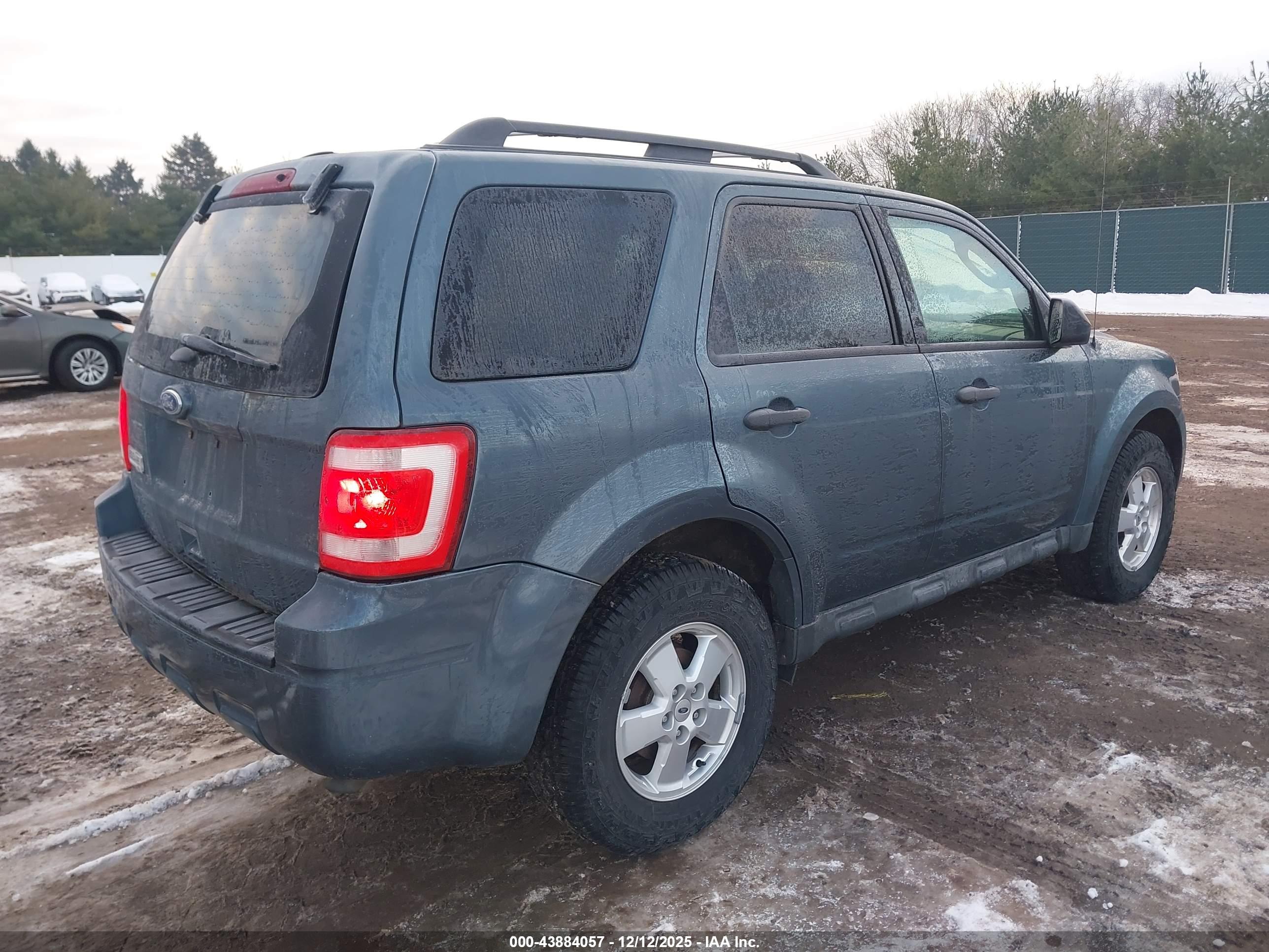 FORD ESCAPE image 4