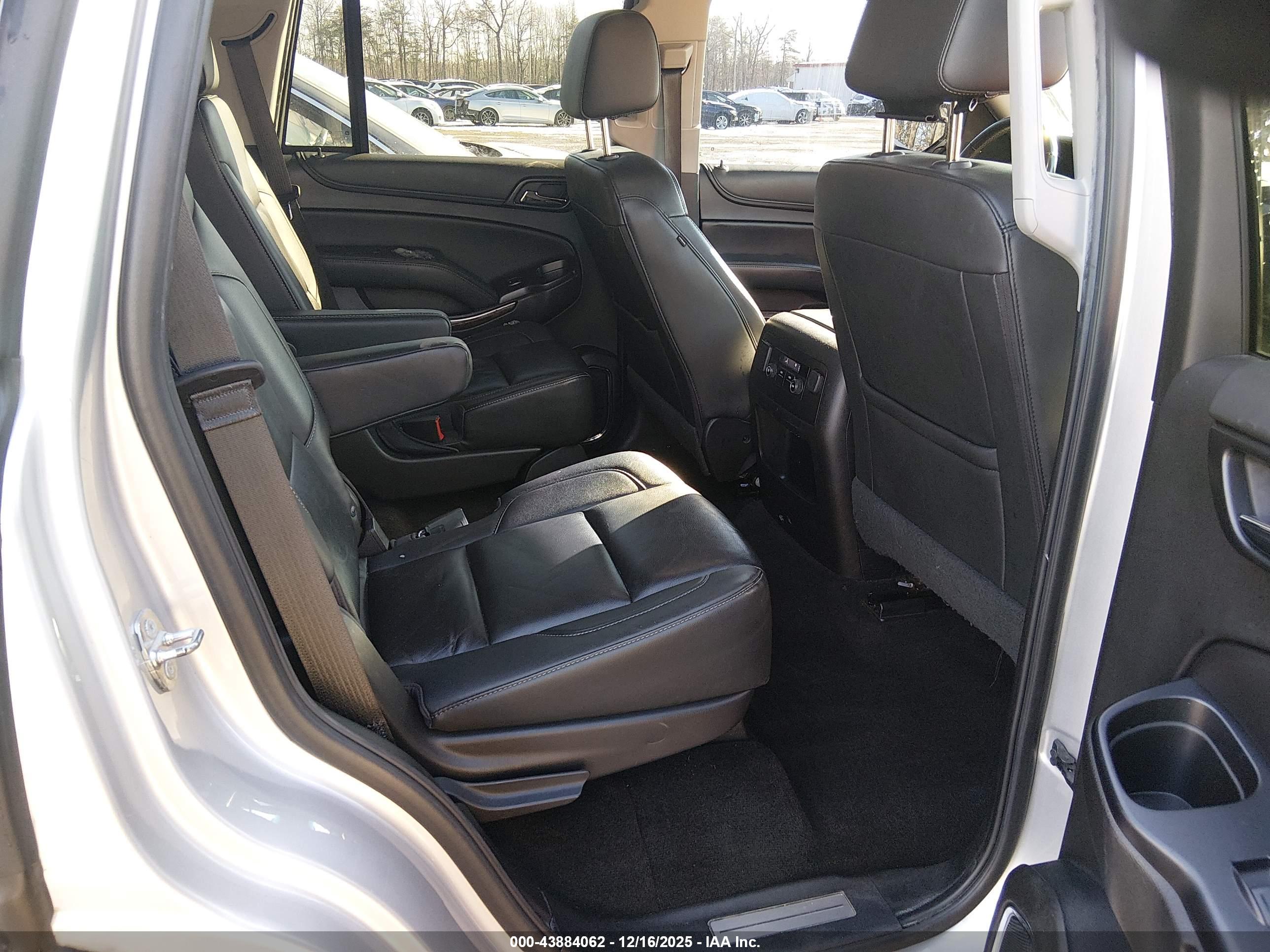 CHEVROLET TAHOE image 8