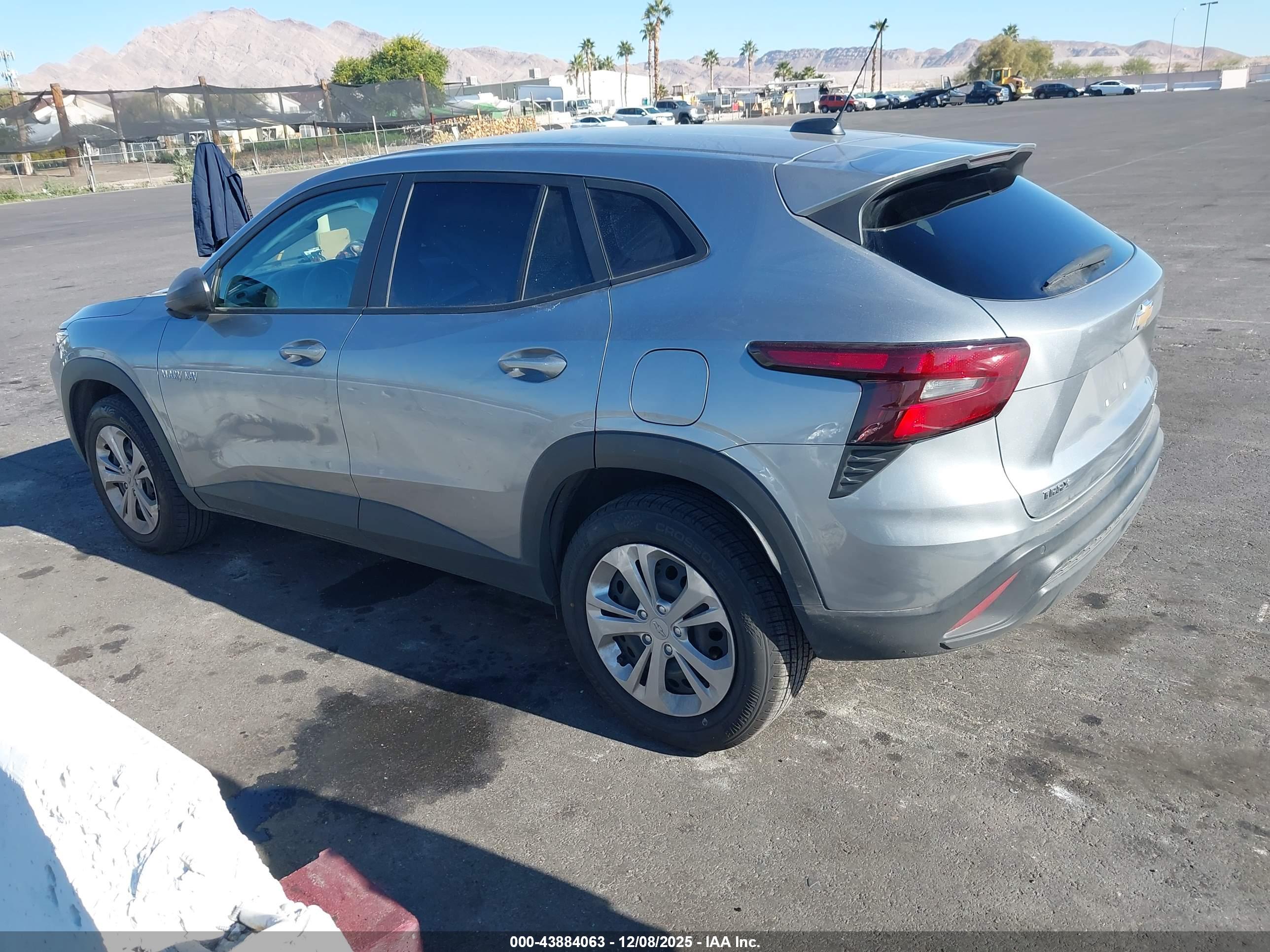 CHEVROLET TRAX image 3
