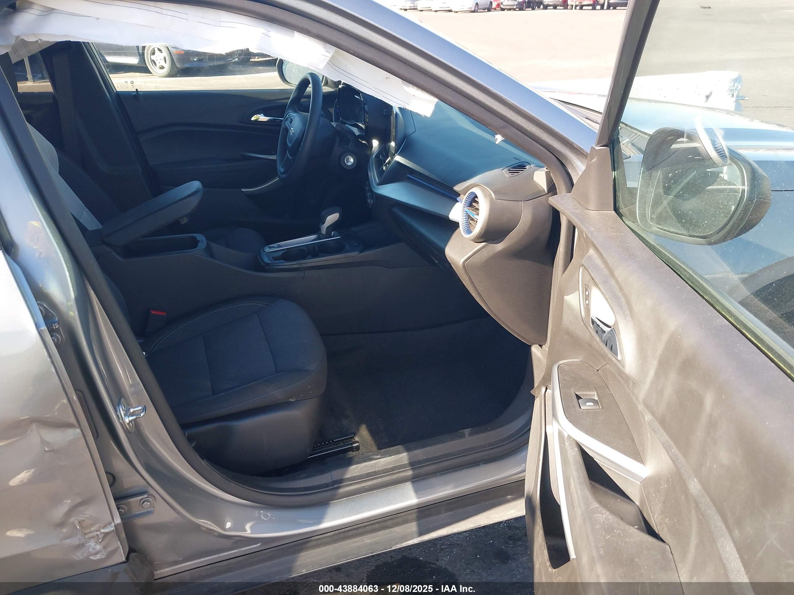 CHEVROLET TRAX image 5