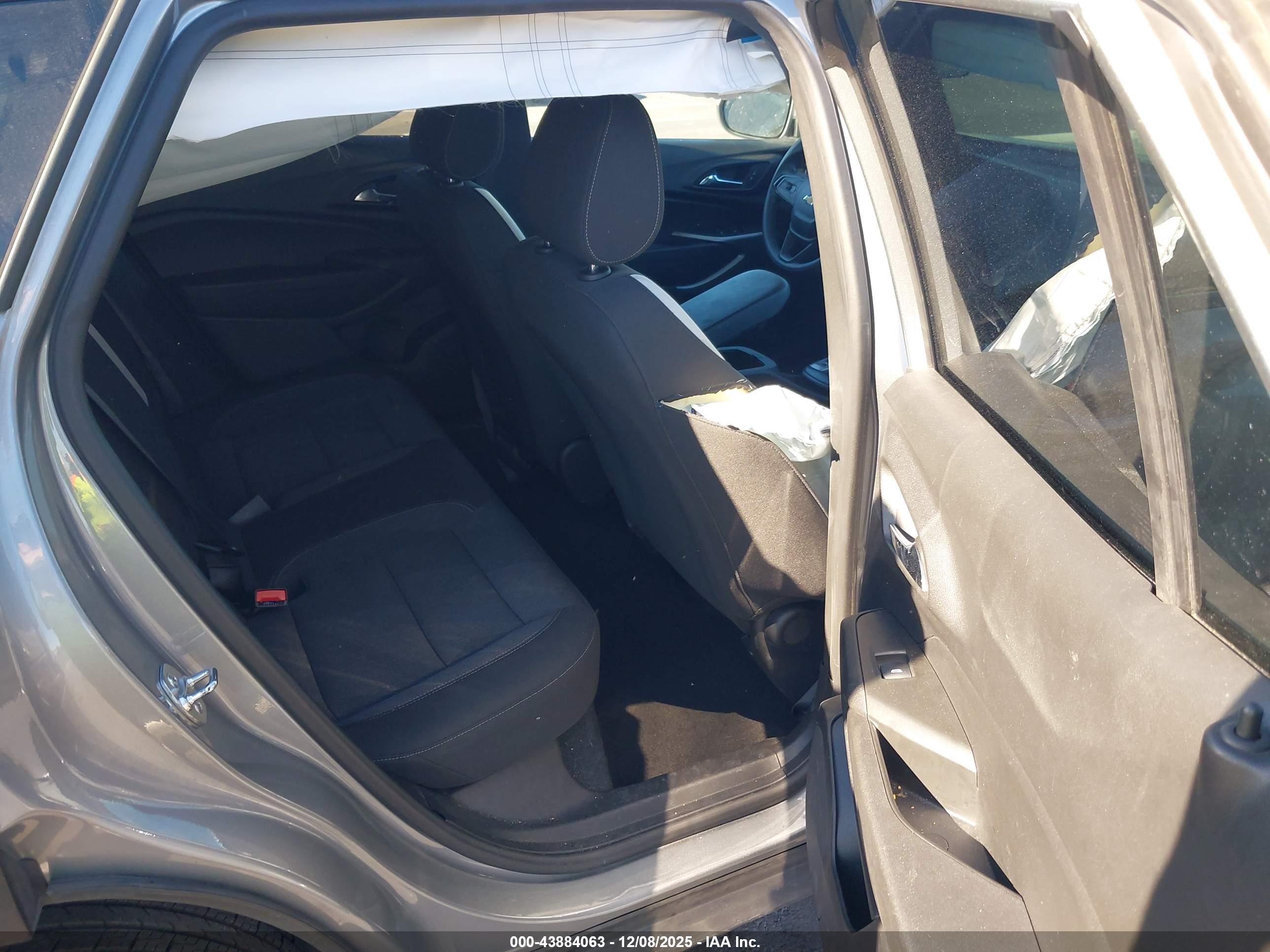 CHEVROLET TRAX image 8