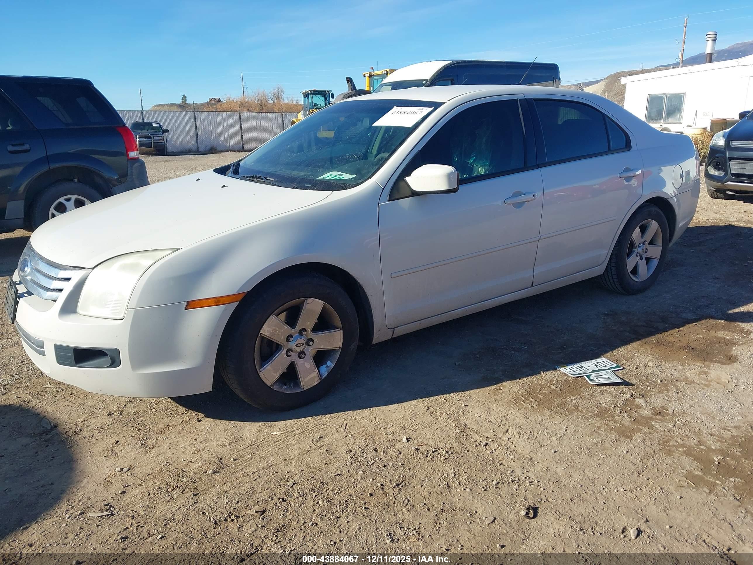 FORD FUSION image 2
