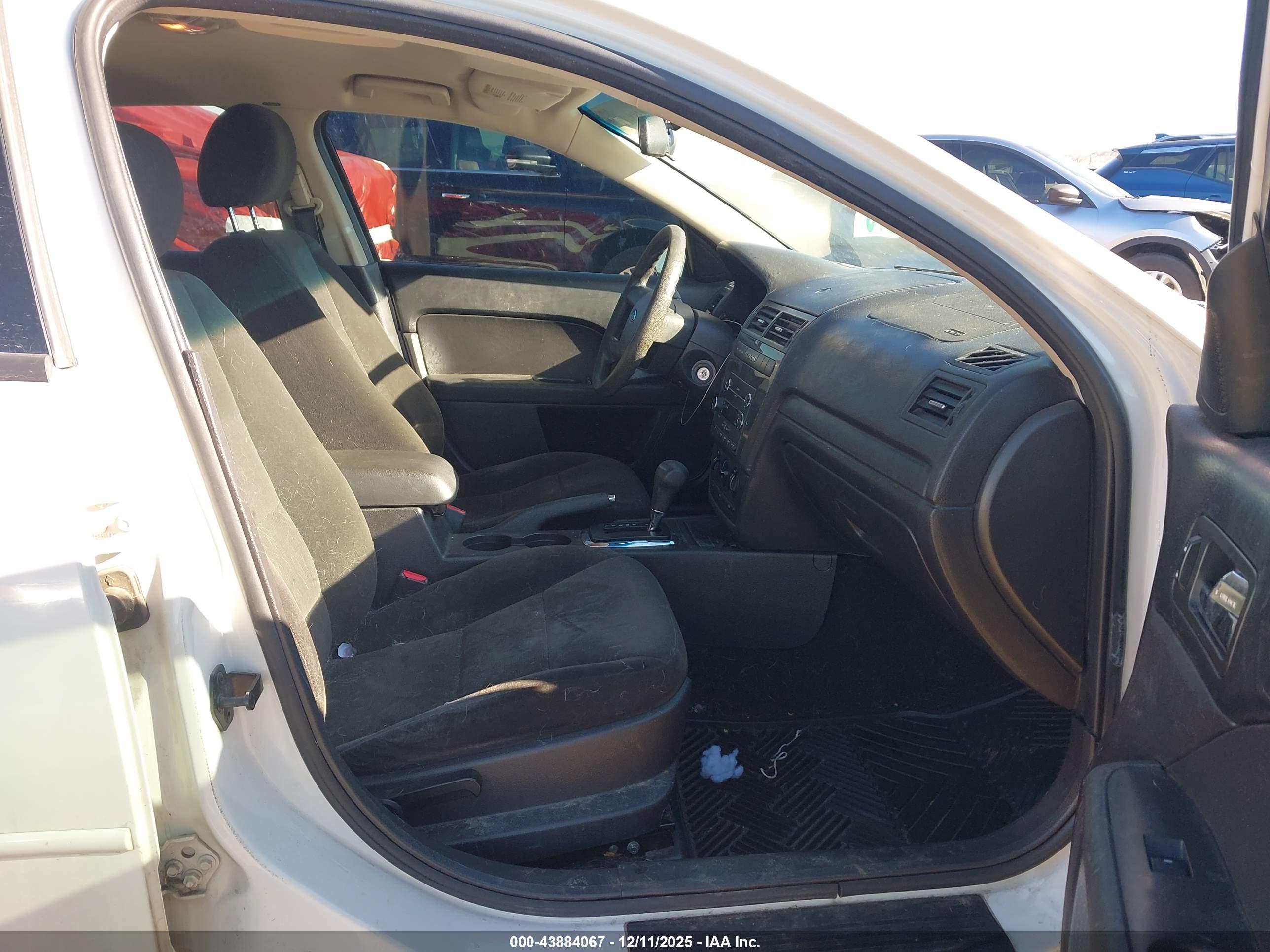 FORD FUSION image 5