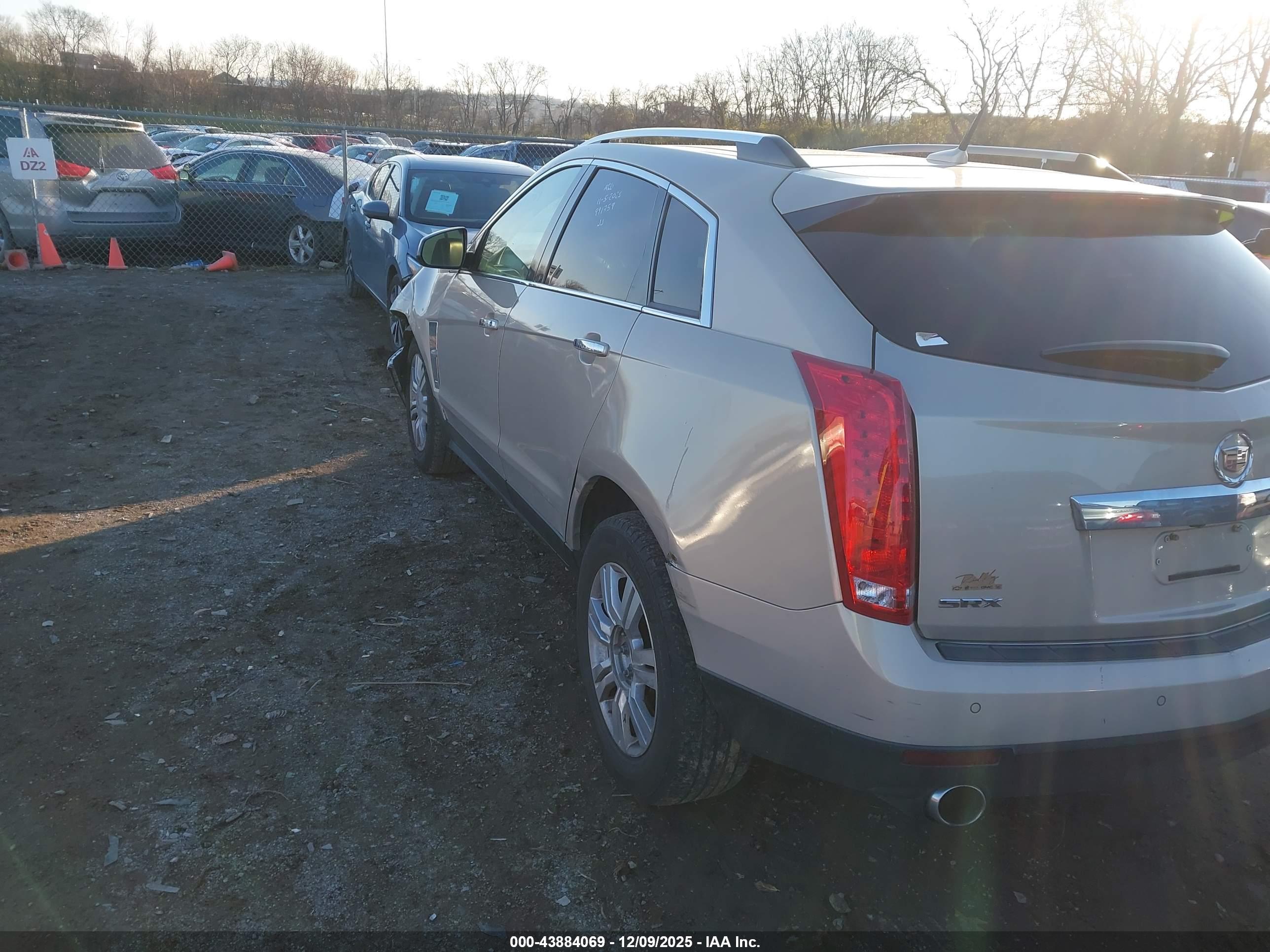 CADILLAC SRX image 3