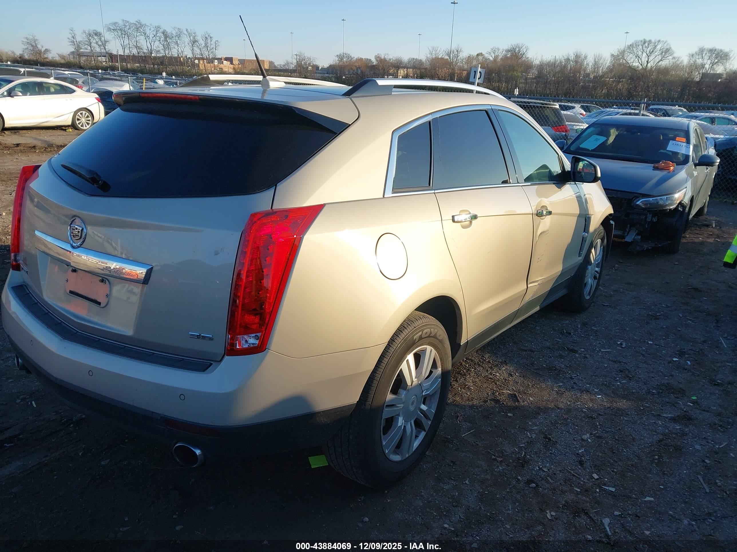CADILLAC SRX image 4