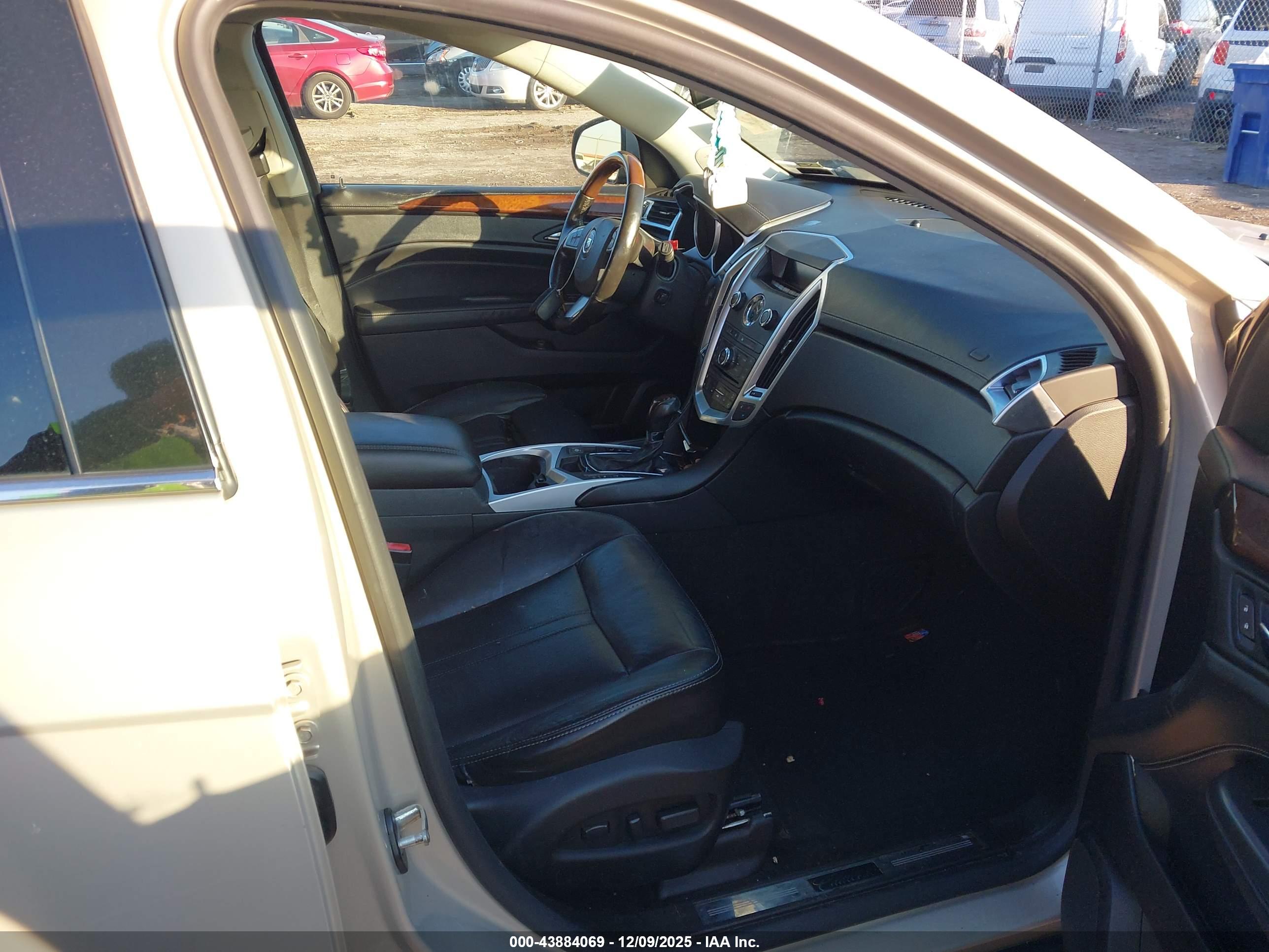CADILLAC SRX image 5