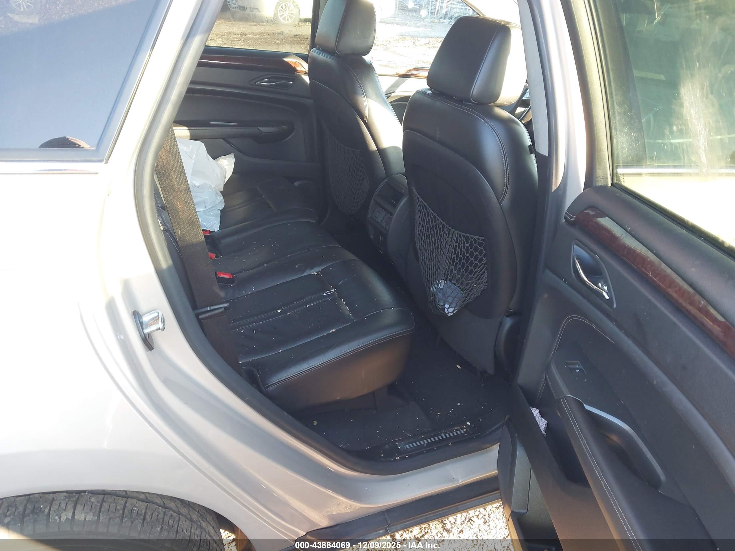 CADILLAC SRX image 8