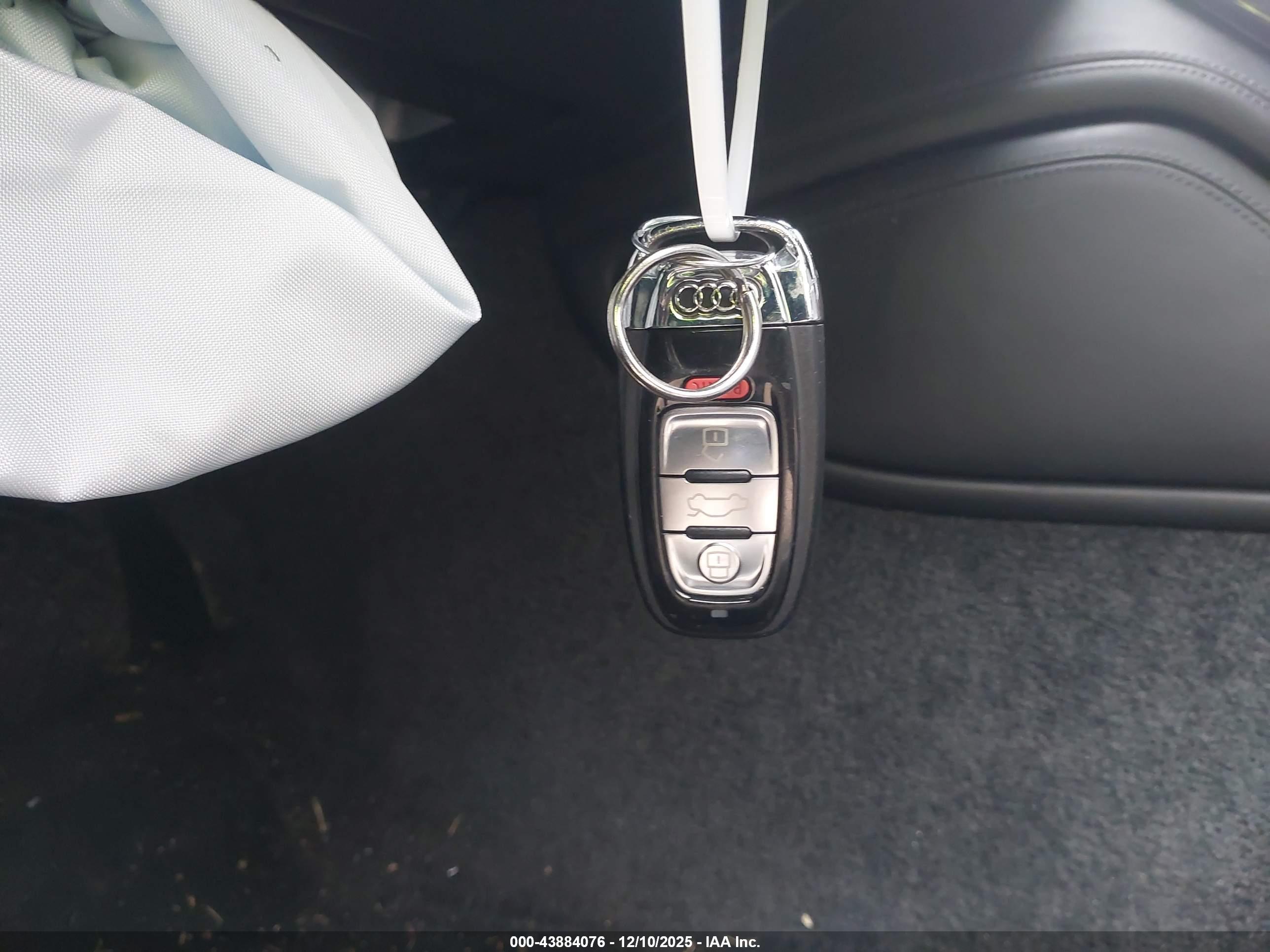 AUDI A8 image 11